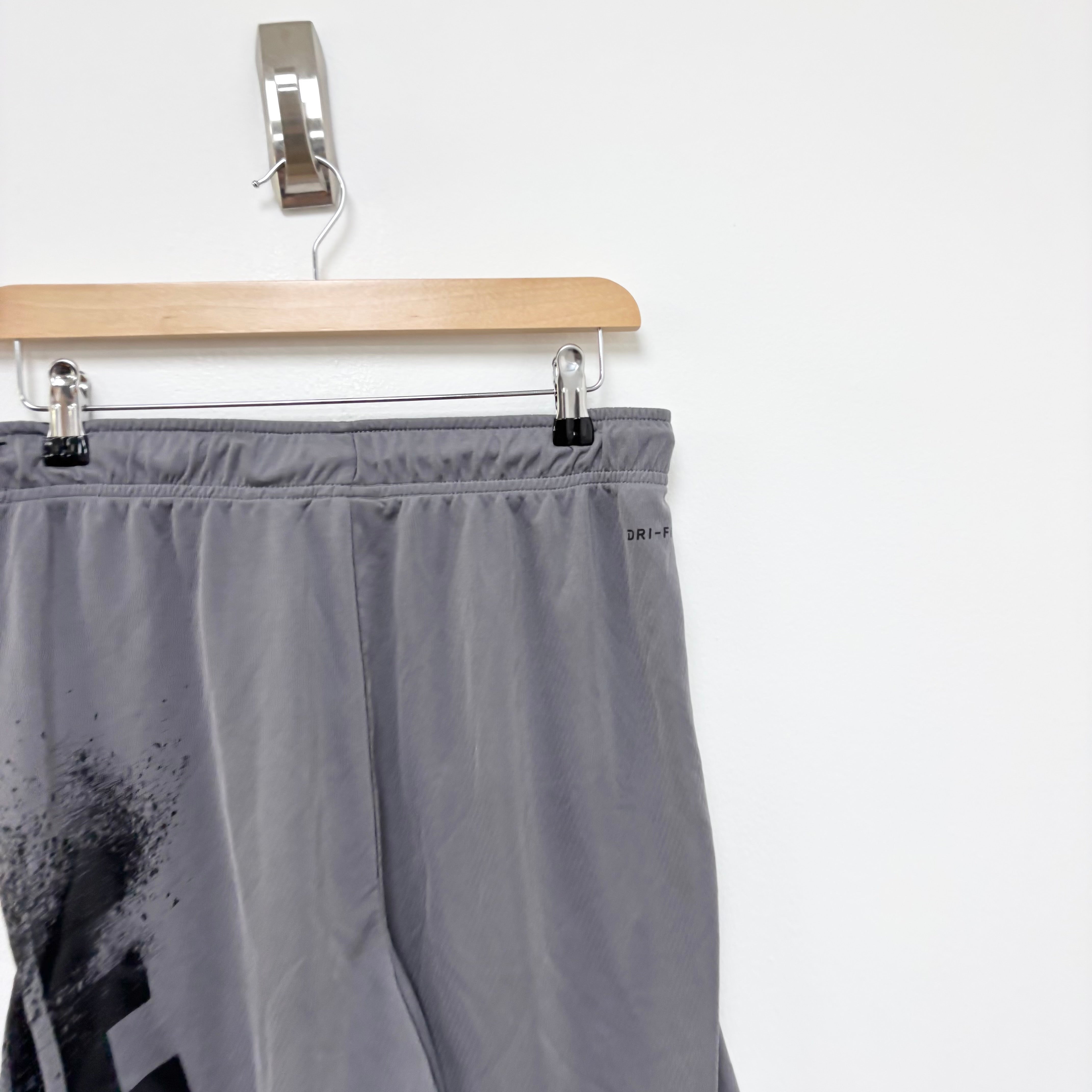 Nike Shorts Mens Medium Grey Dri Fit Running Sports Gym Athletic Pockets