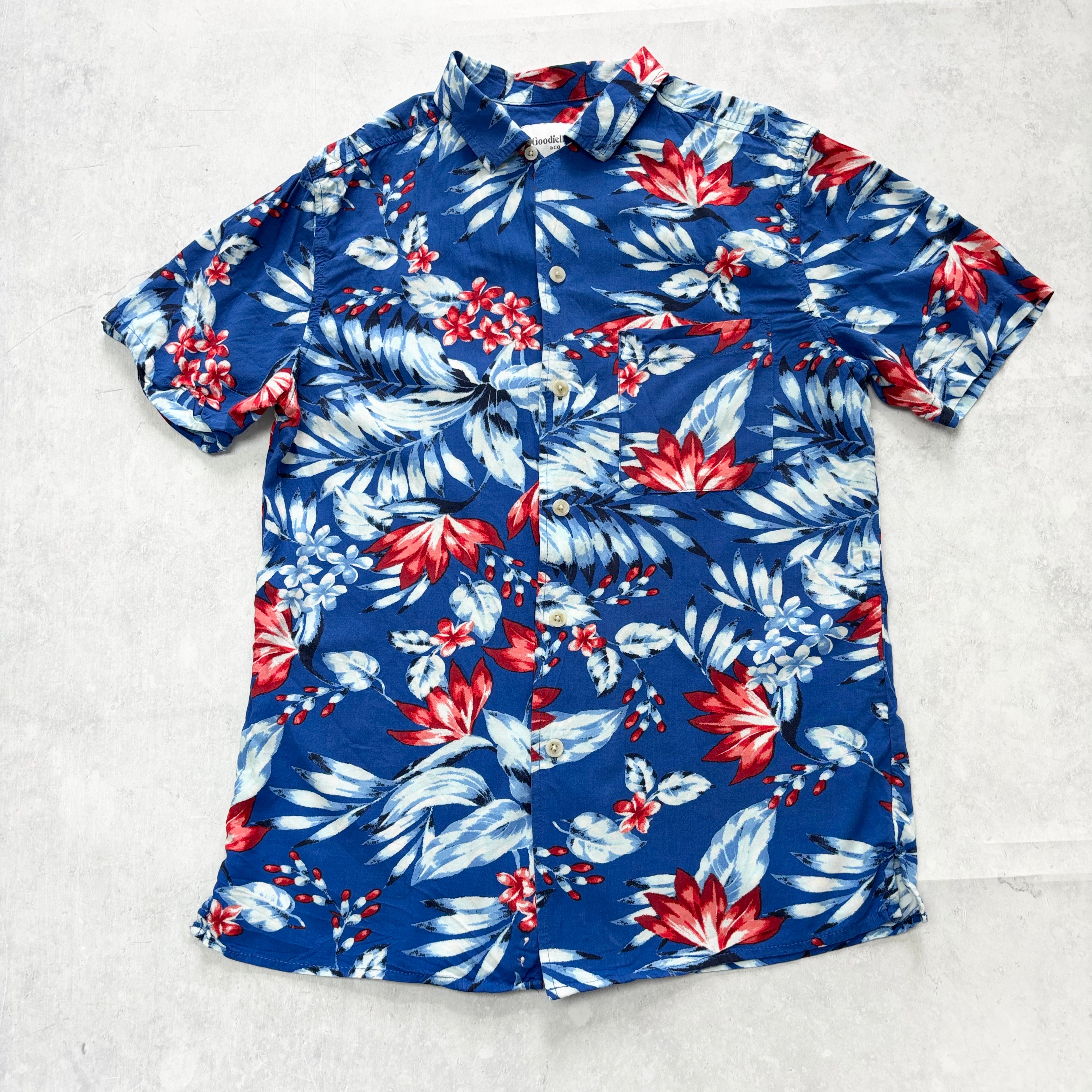 Hawaiian Shirt Mens Small Blue Floral Aloha Short Sleeve Rayon Regular Fit (E)
