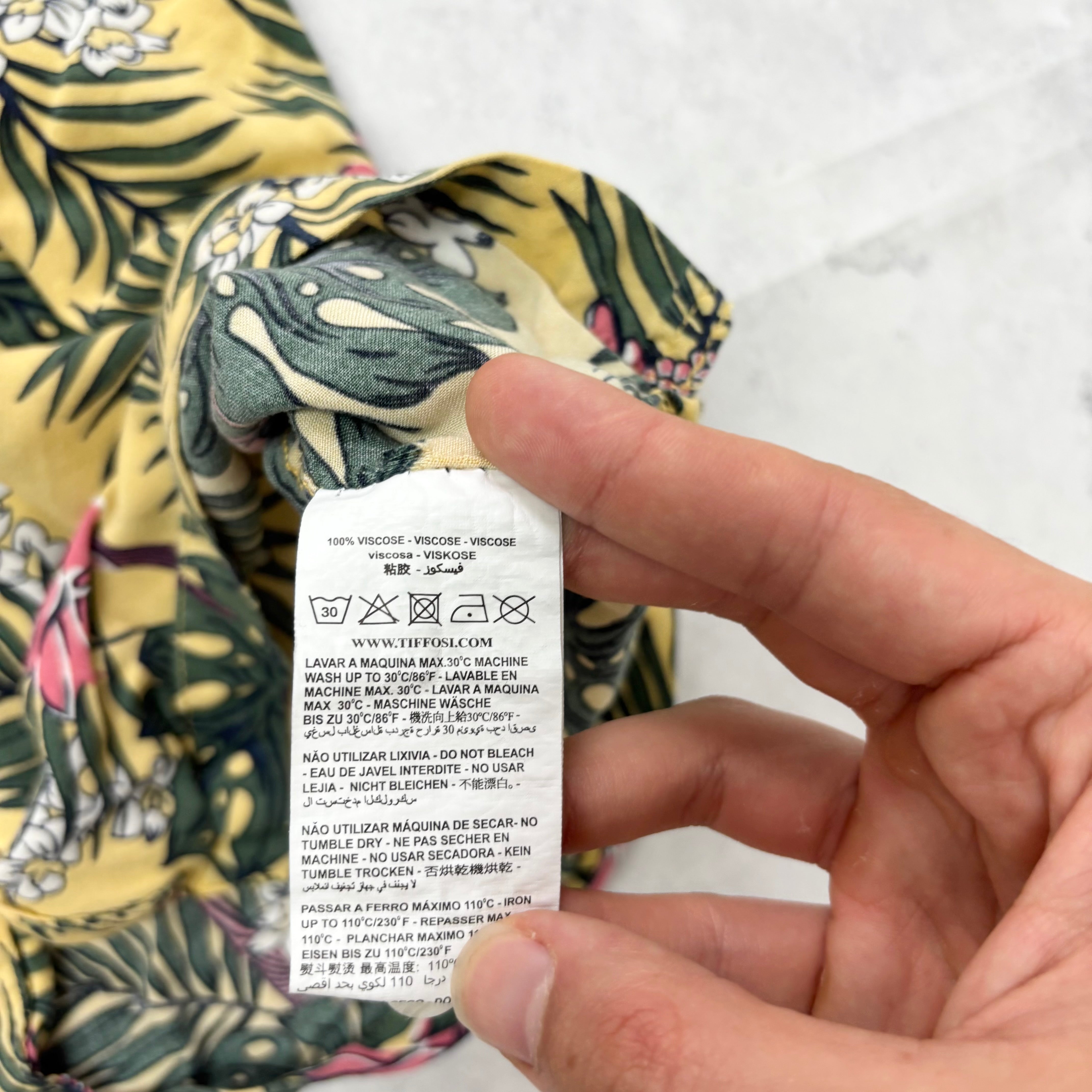 Hawaiian Shirt Mens Small Yellow Floral Aloha Short Sleeve Viscose (E)