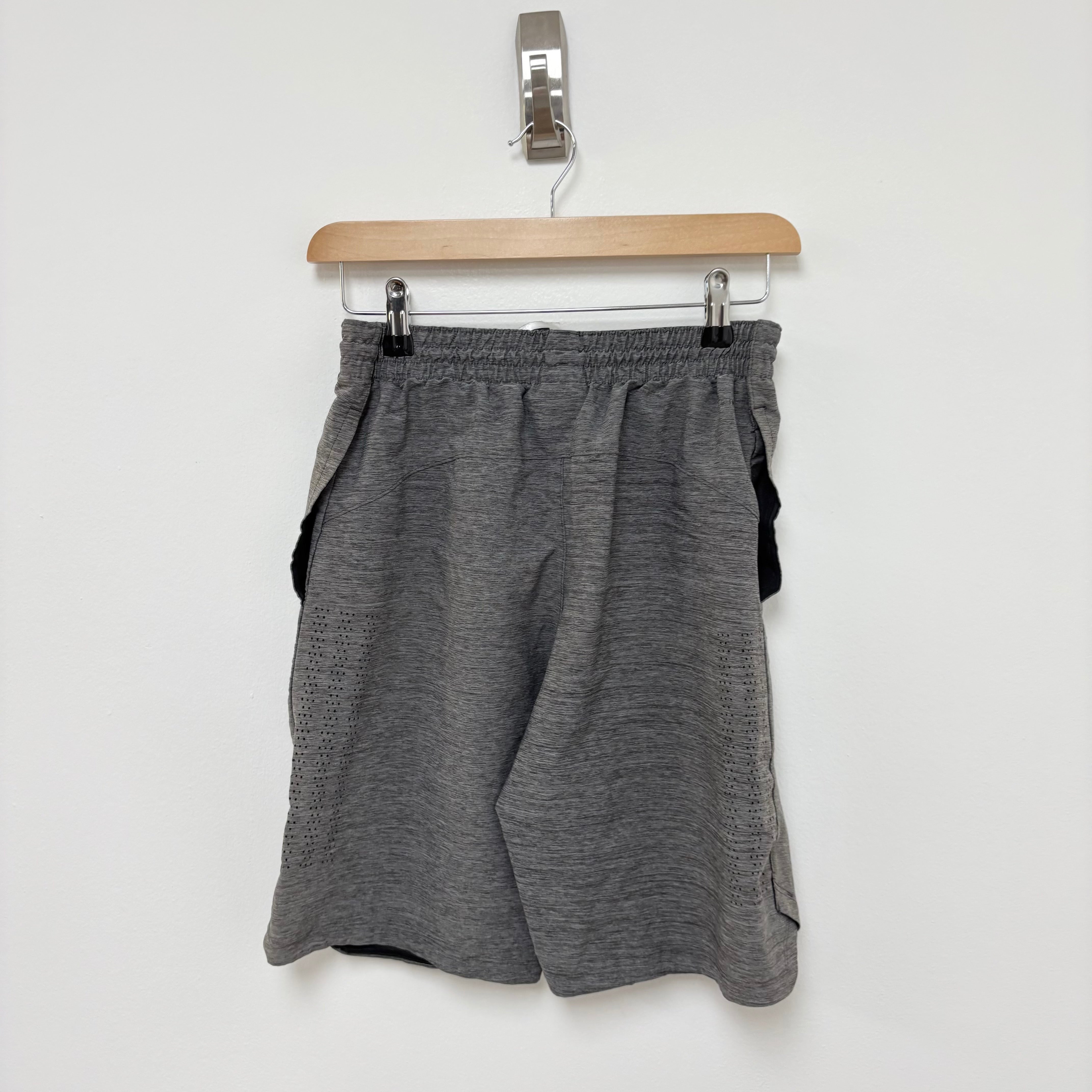 Adidas Shorts Mens Small Grey Sports Running Gym Athletic Pockets (E)