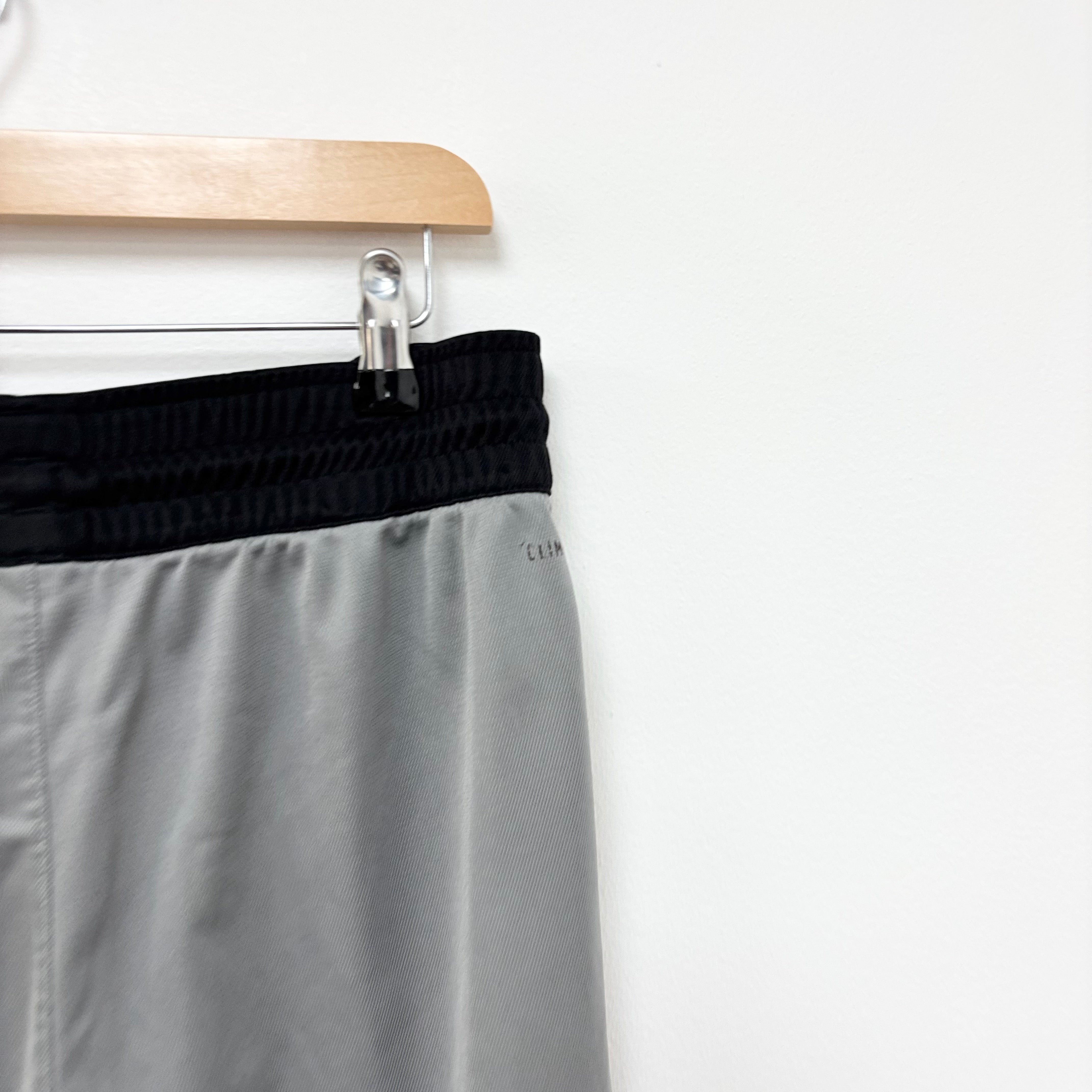 Adidas Shorts Mens Large Grey Sports Running Gym Athletic Pockets