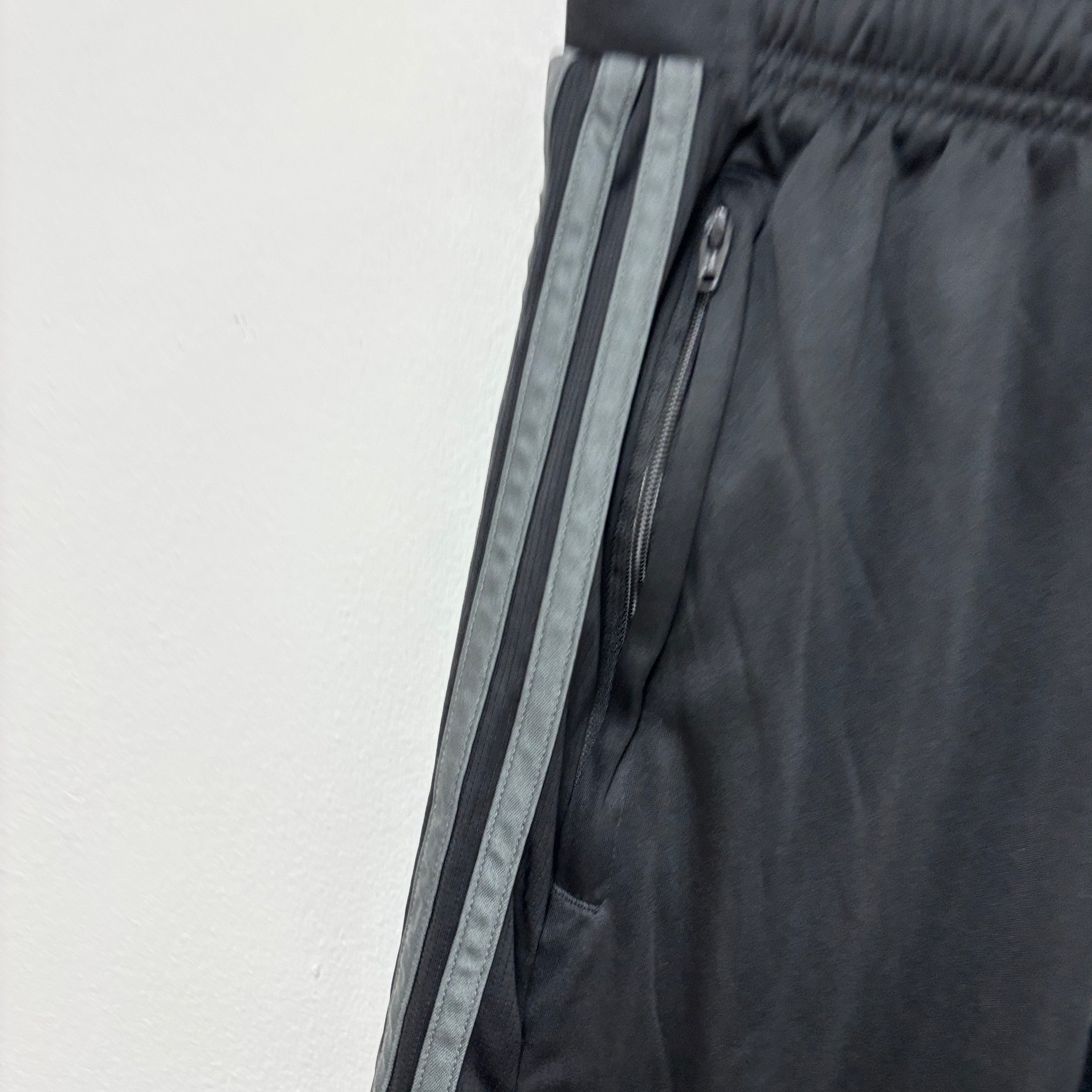Adidas Shorts Mens Medium Black Sports Running Gym Athletic Pockets (E)