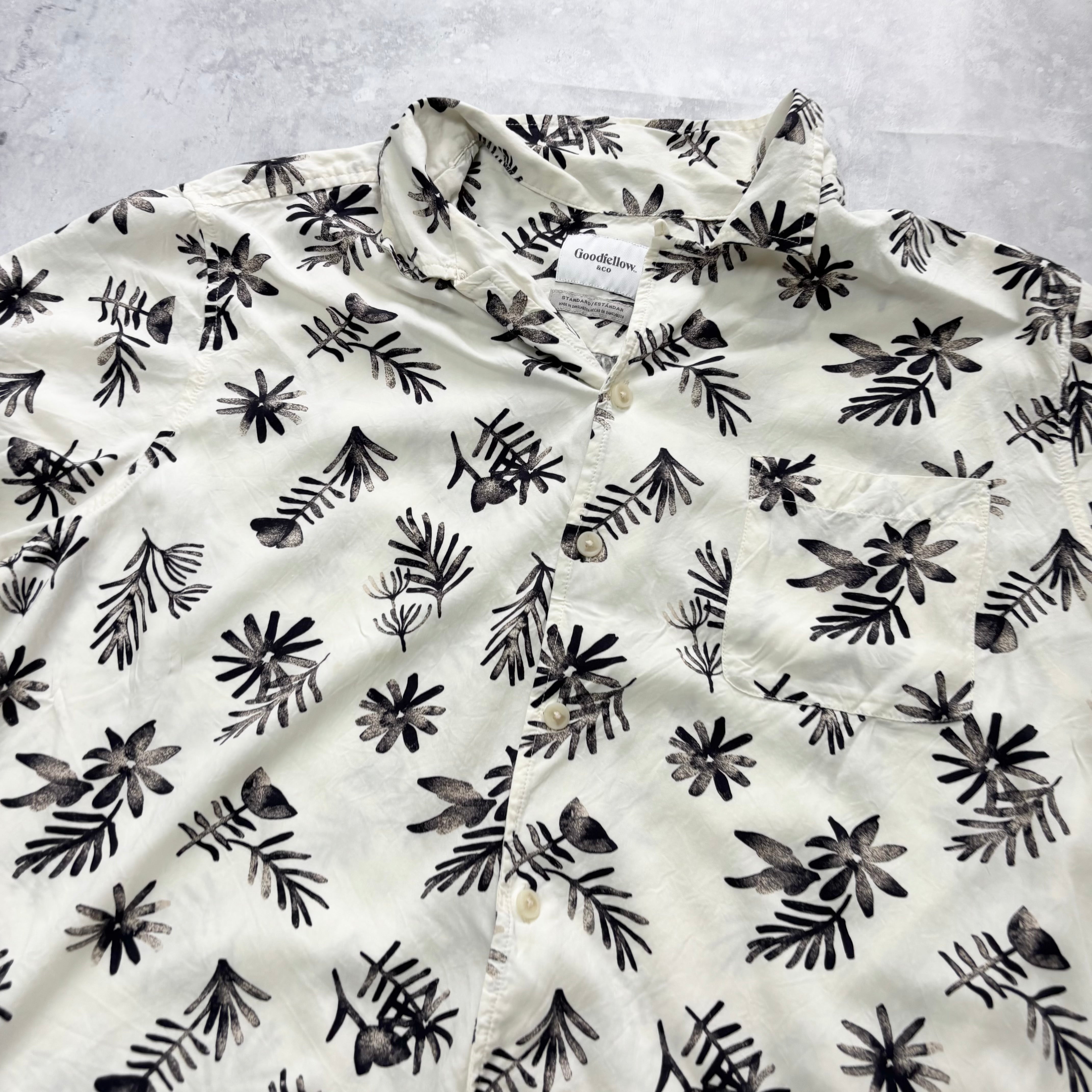 Hawaiian Shirt Mens XL Cream Floral Aloha Short Sleeve Rayon (E)