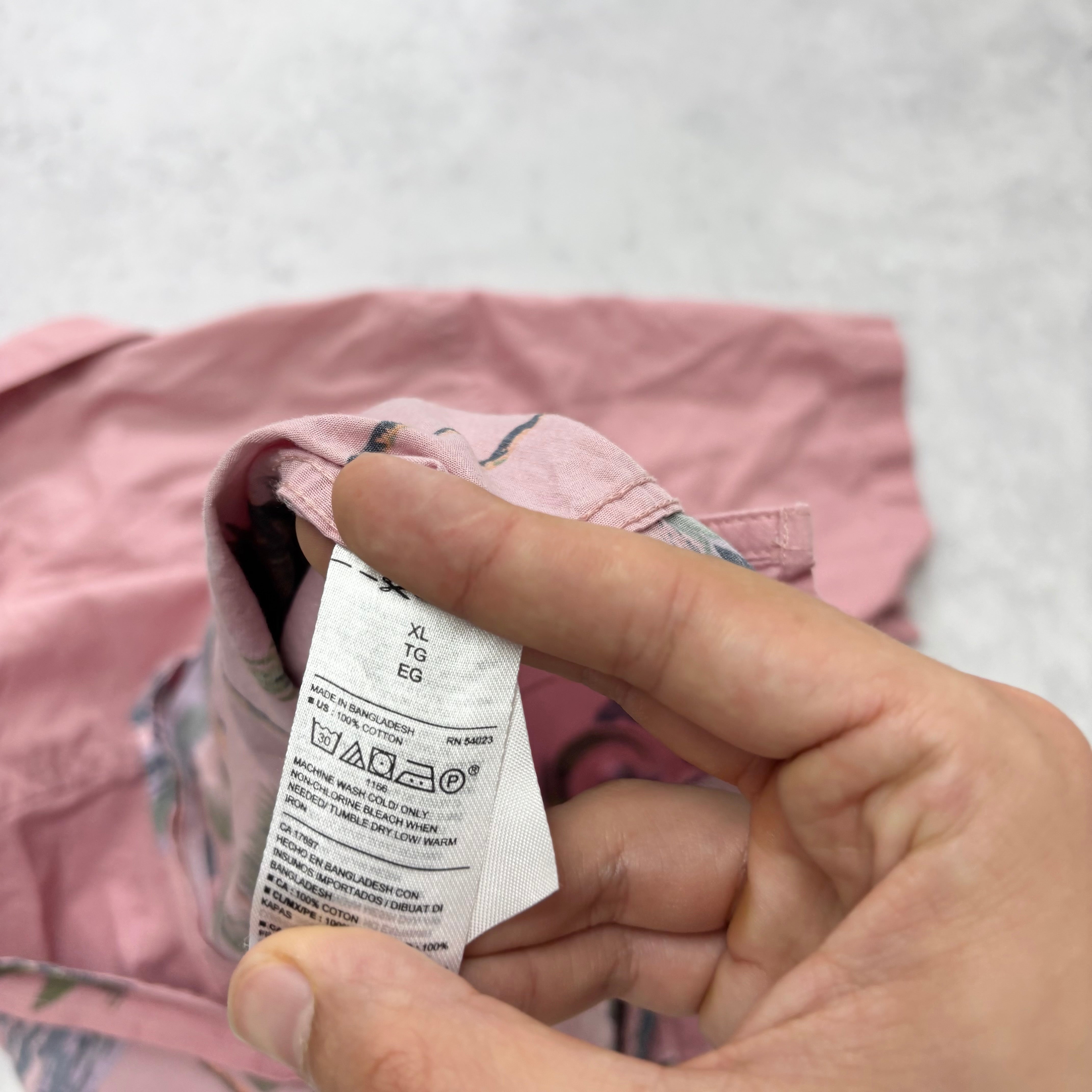 Old Navy Hawaiian Shirt Mens XL Pink Aloha Short Sleeve Cotton Regular Fit (E)