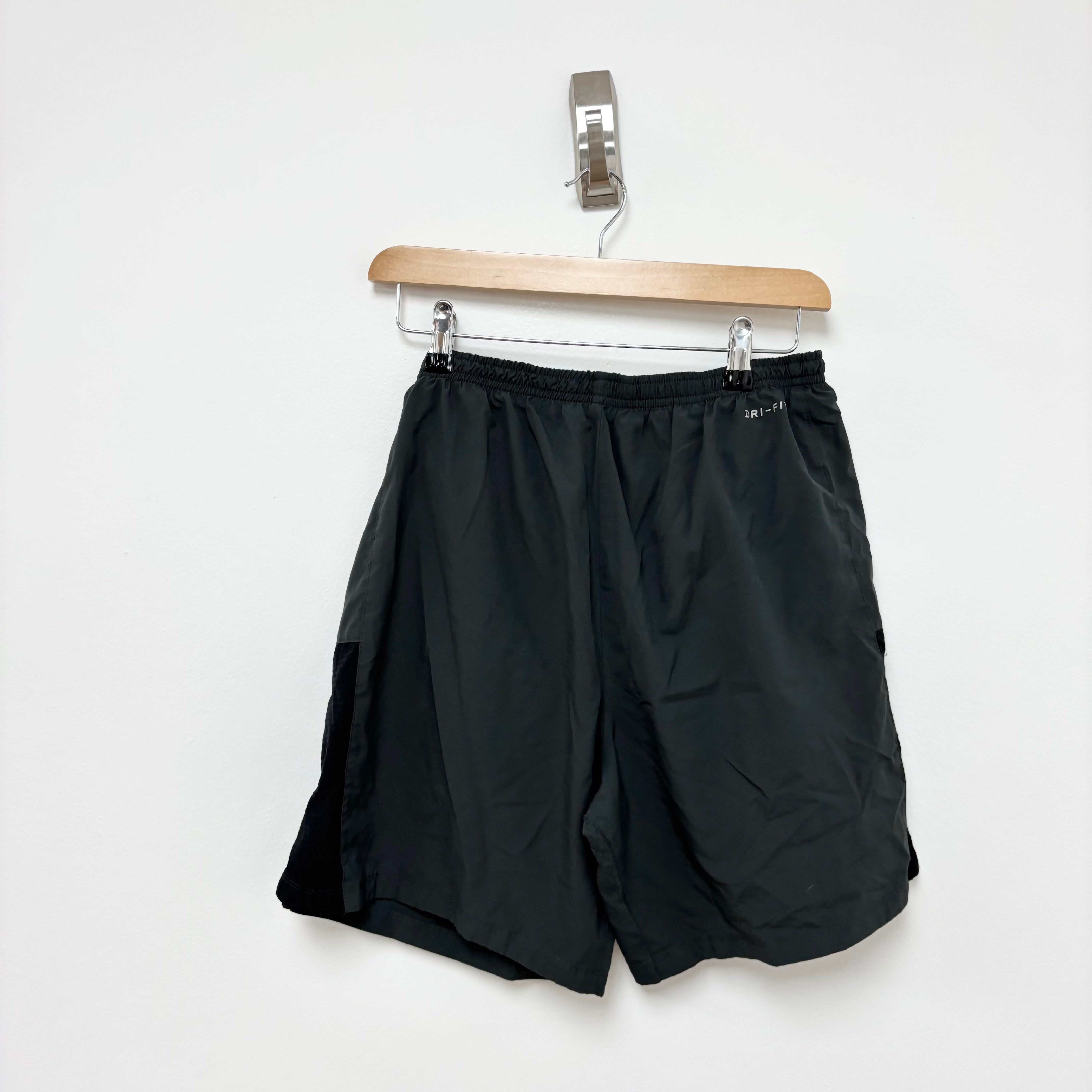 Nike Shorts Mens Large Grey Sports Running Gym Athletic Pockets Dri Fit