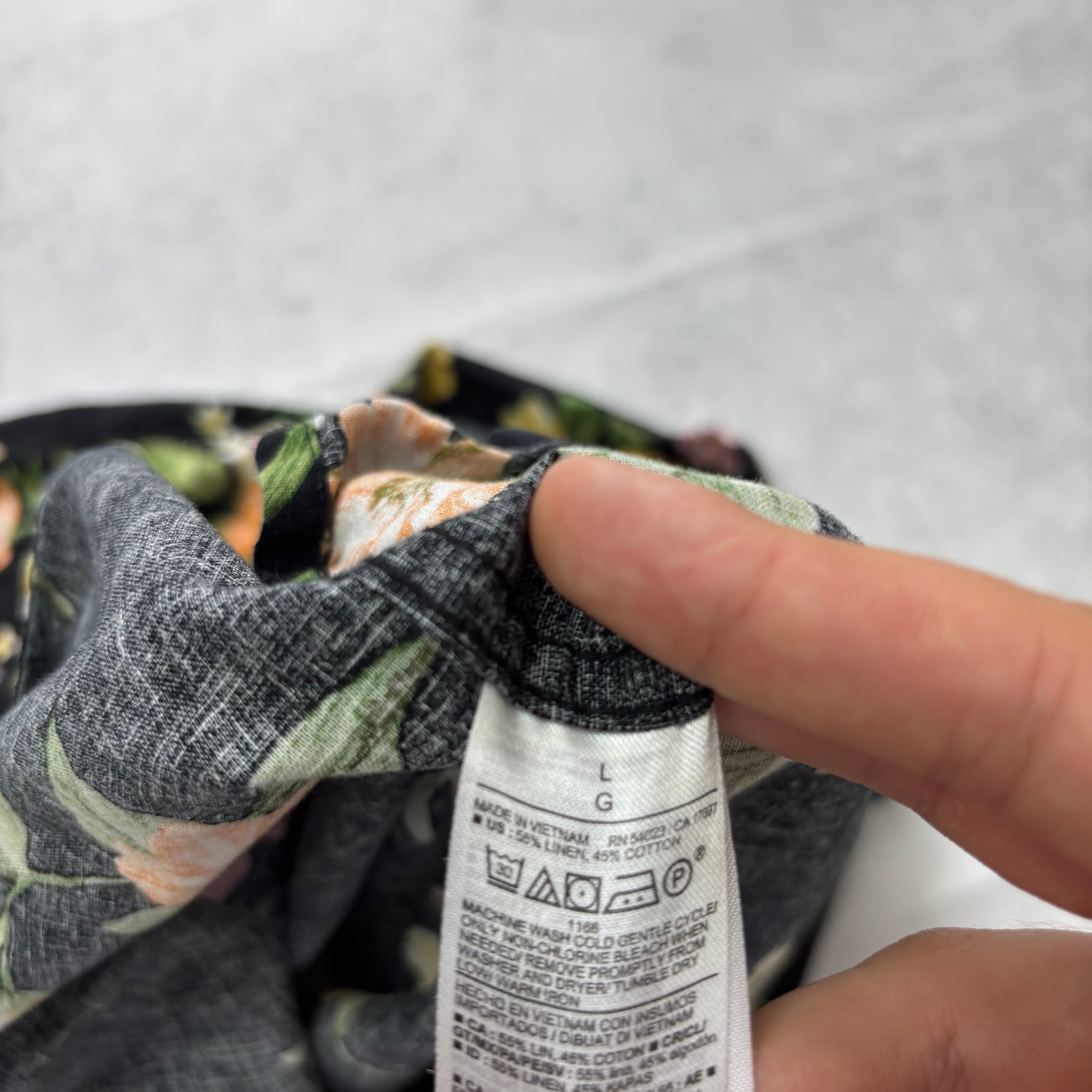 Old Navy Hawaiian Shirt Mens Large Black Floral Aloha Short Sleeve Linen (E)