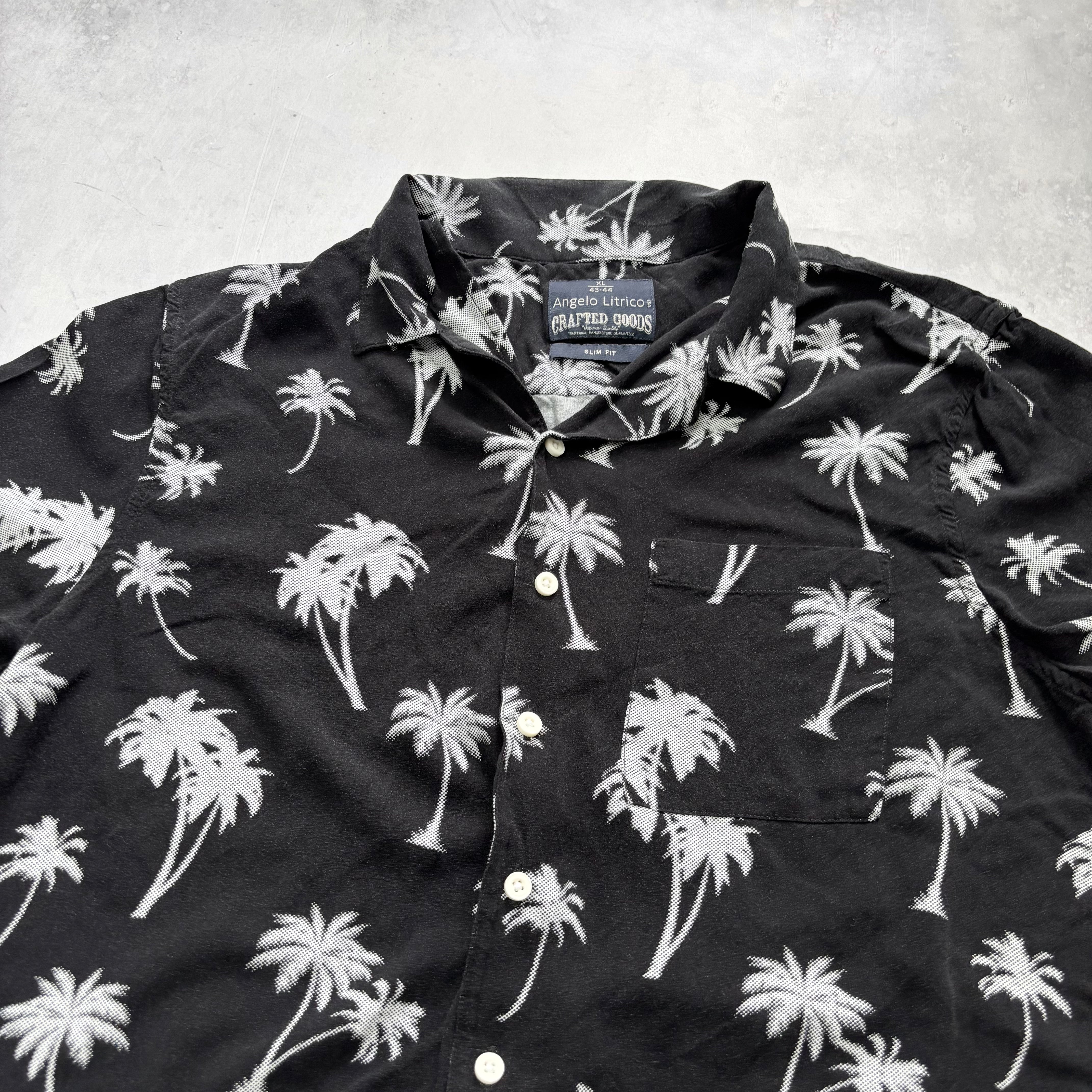 Hawaiian Shirt Mens XL Black Floral Aloha Short Sleeve Slim Fit Viscose