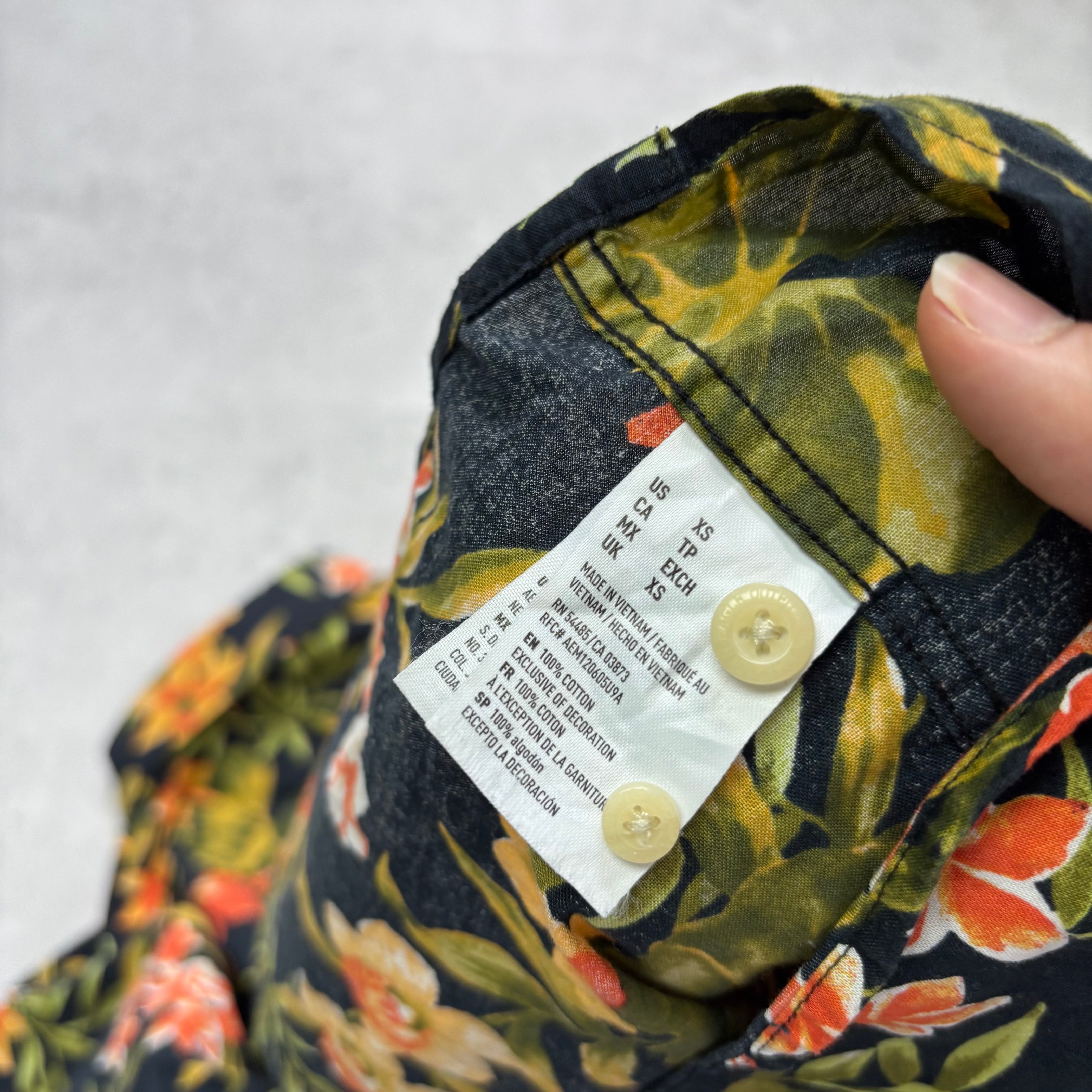 American Eagle Shirt Mens XS Black Floral Aloha Long Sleeve Cotton (E)