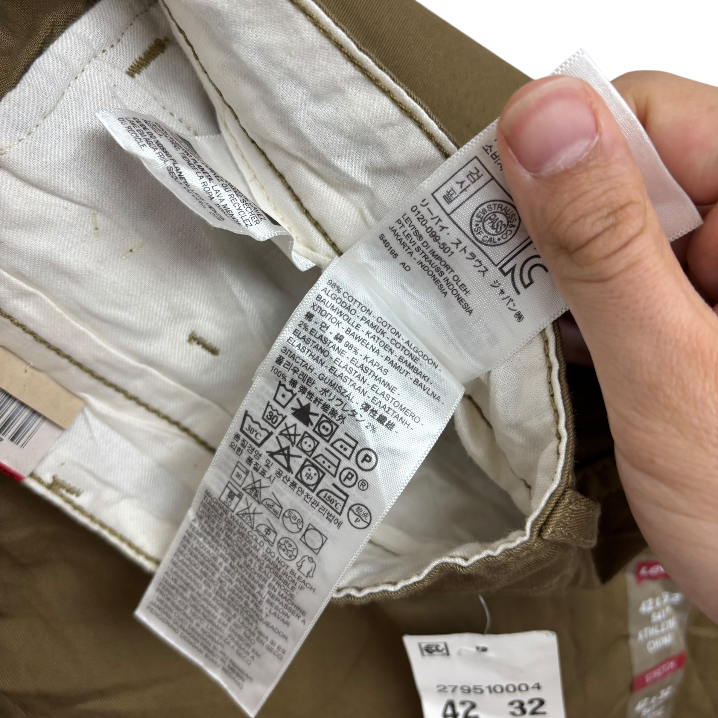 Levis 541 Trousers W42 L32 Mens Khaki Athletic Tapered Fit Stretch Pants (E)