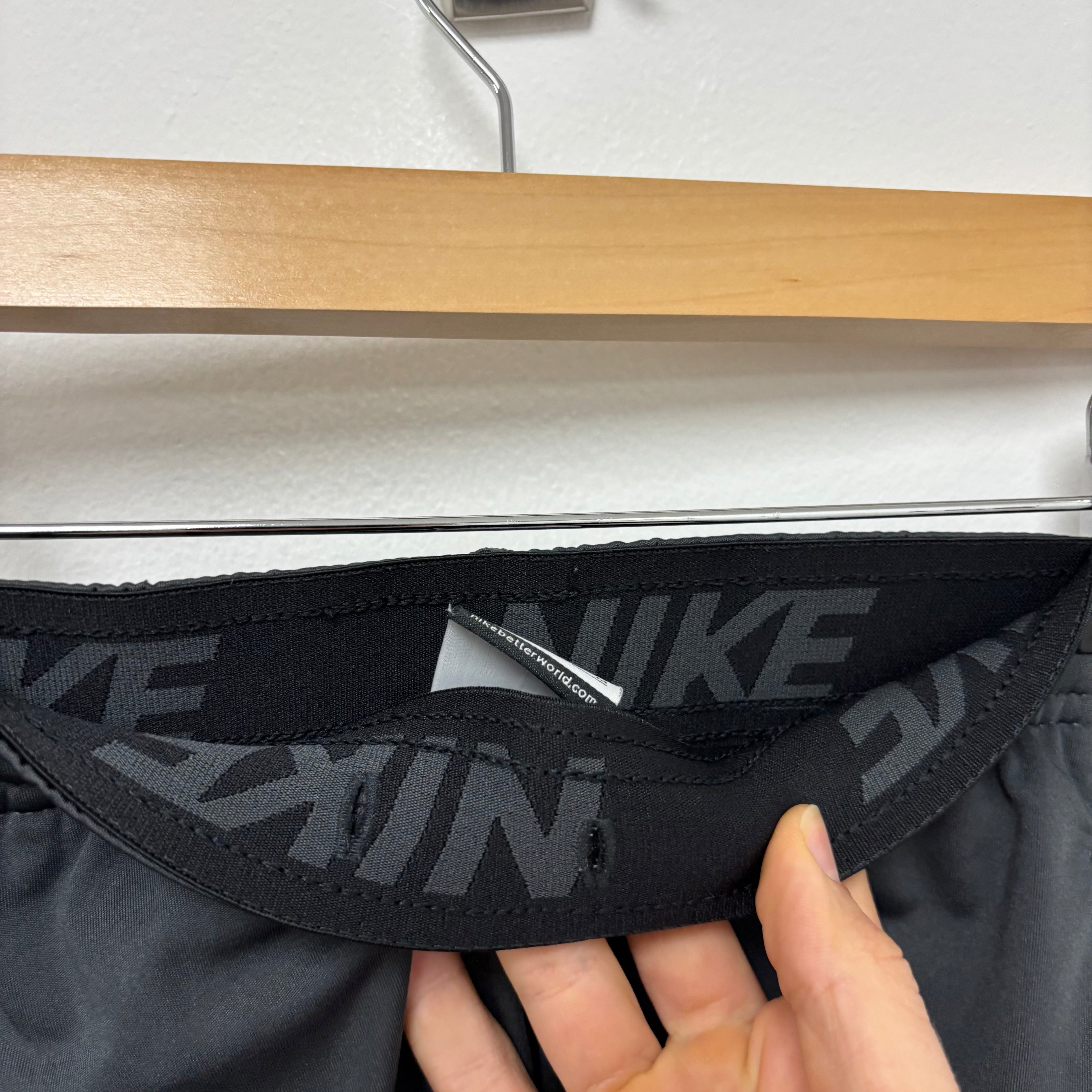 Nike Shorts Mens Medium Grey Dri Fit Running Sports Gym Athletic Pockets