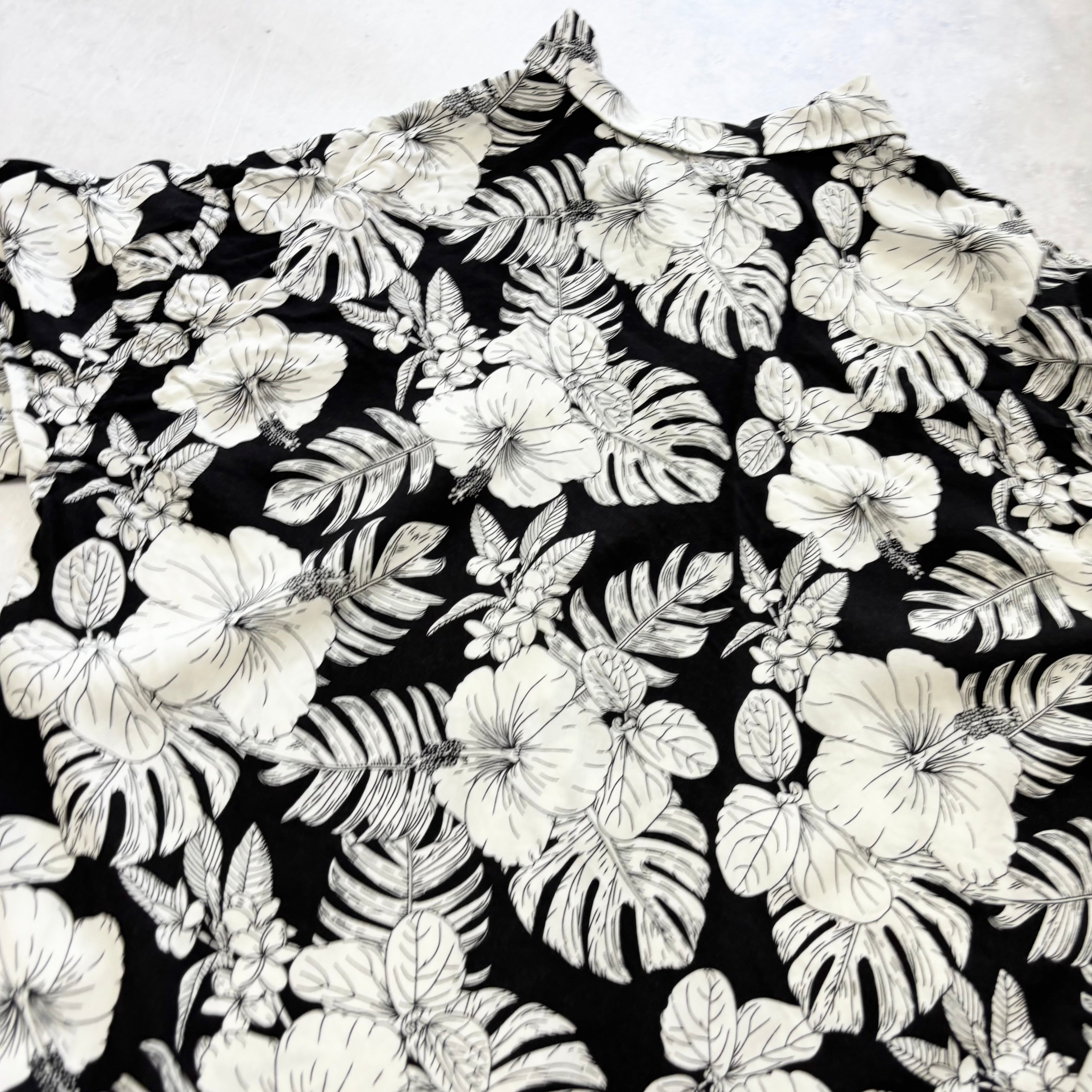 Hawaiian Shirt Mens Large Black White Floral Aloha Short Sleeve Viscose (E)