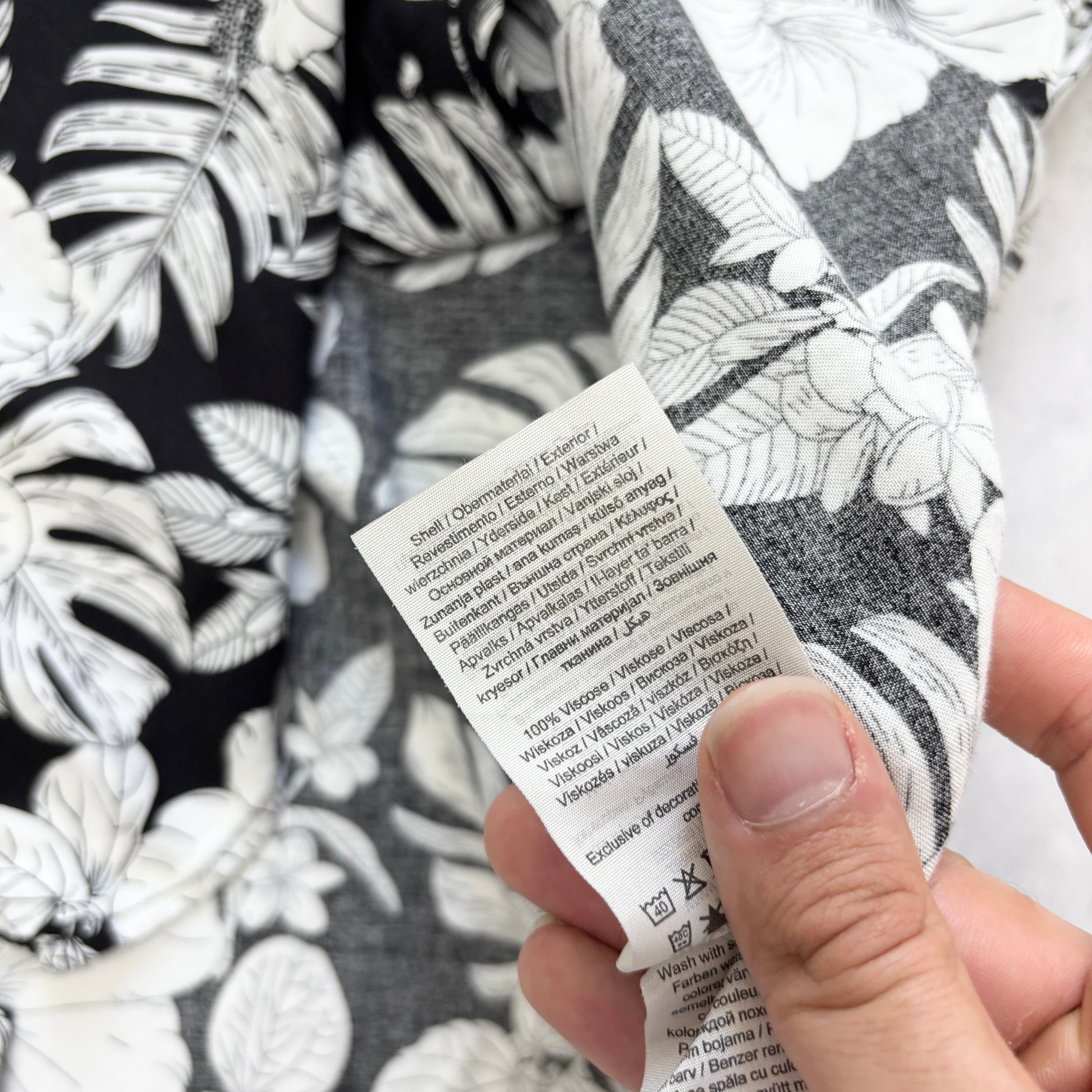 Hawaiian Shirt Mens Large Black White Floral Aloha Short Sleeve Viscose (E)