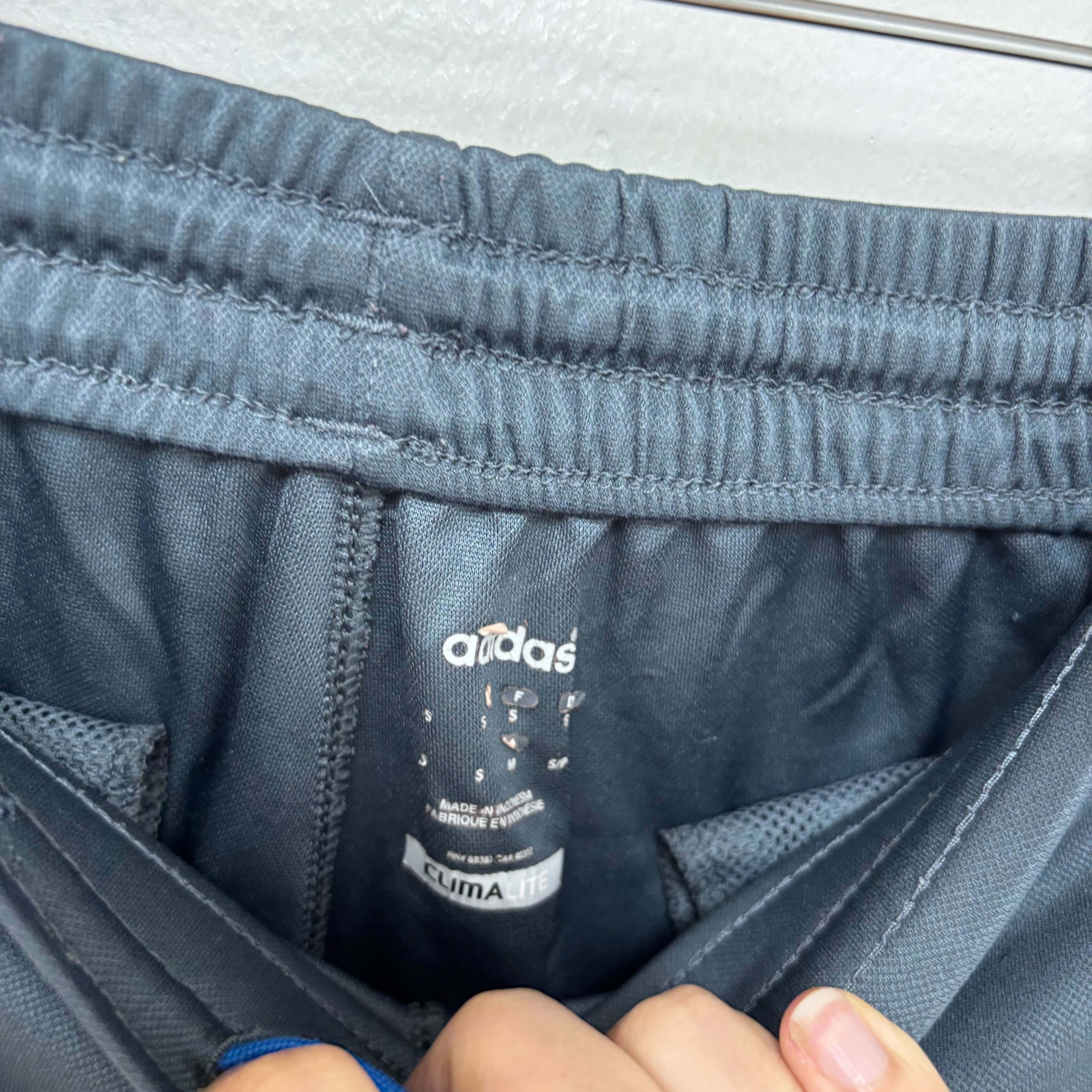 Adidas Shorts Mens Small Grey Sports Running Gym Athletic Pockets (F)