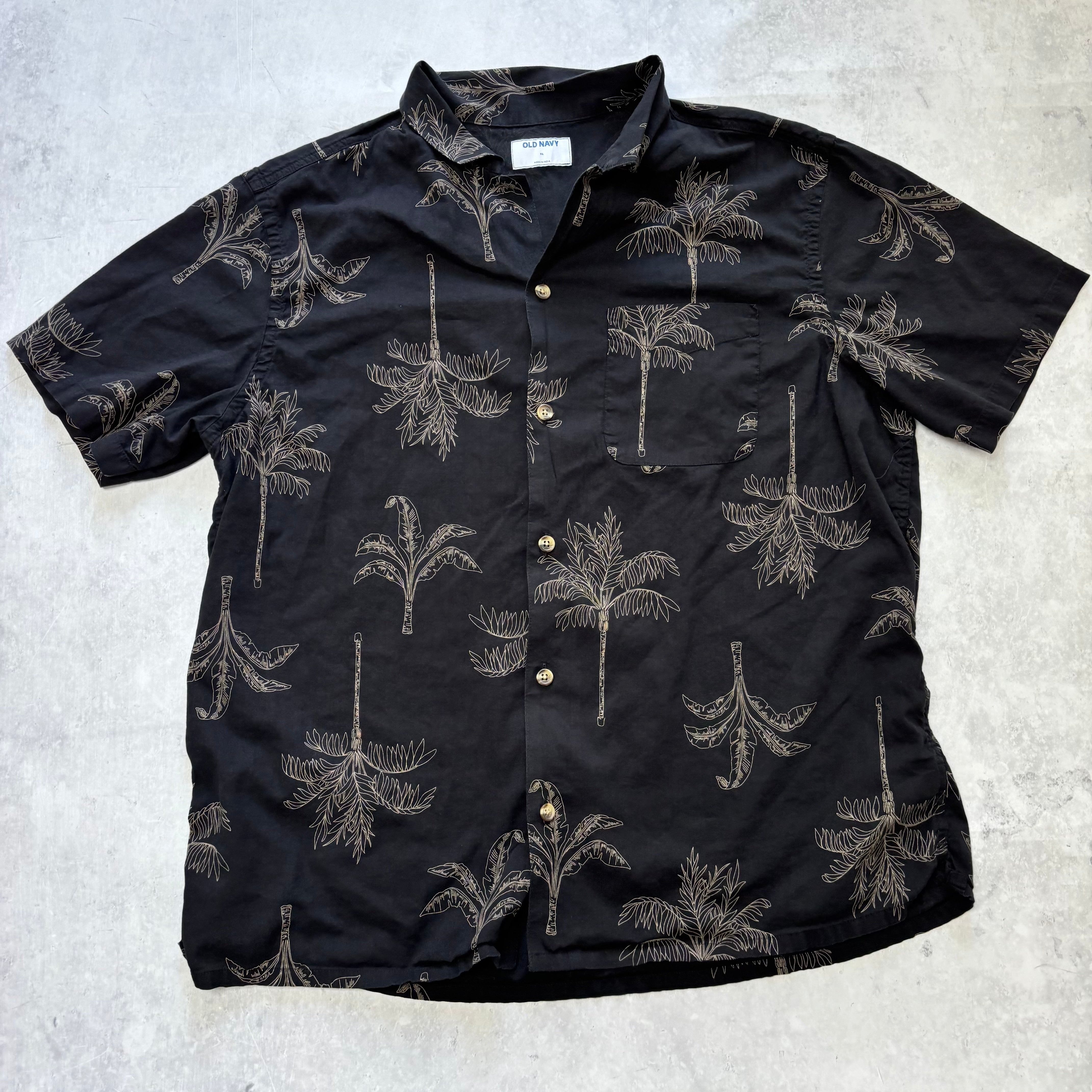Old Navy Hawaiian Shirt Mens XL Black Floral Aloha Short Sleeve Cotton Blend (E)