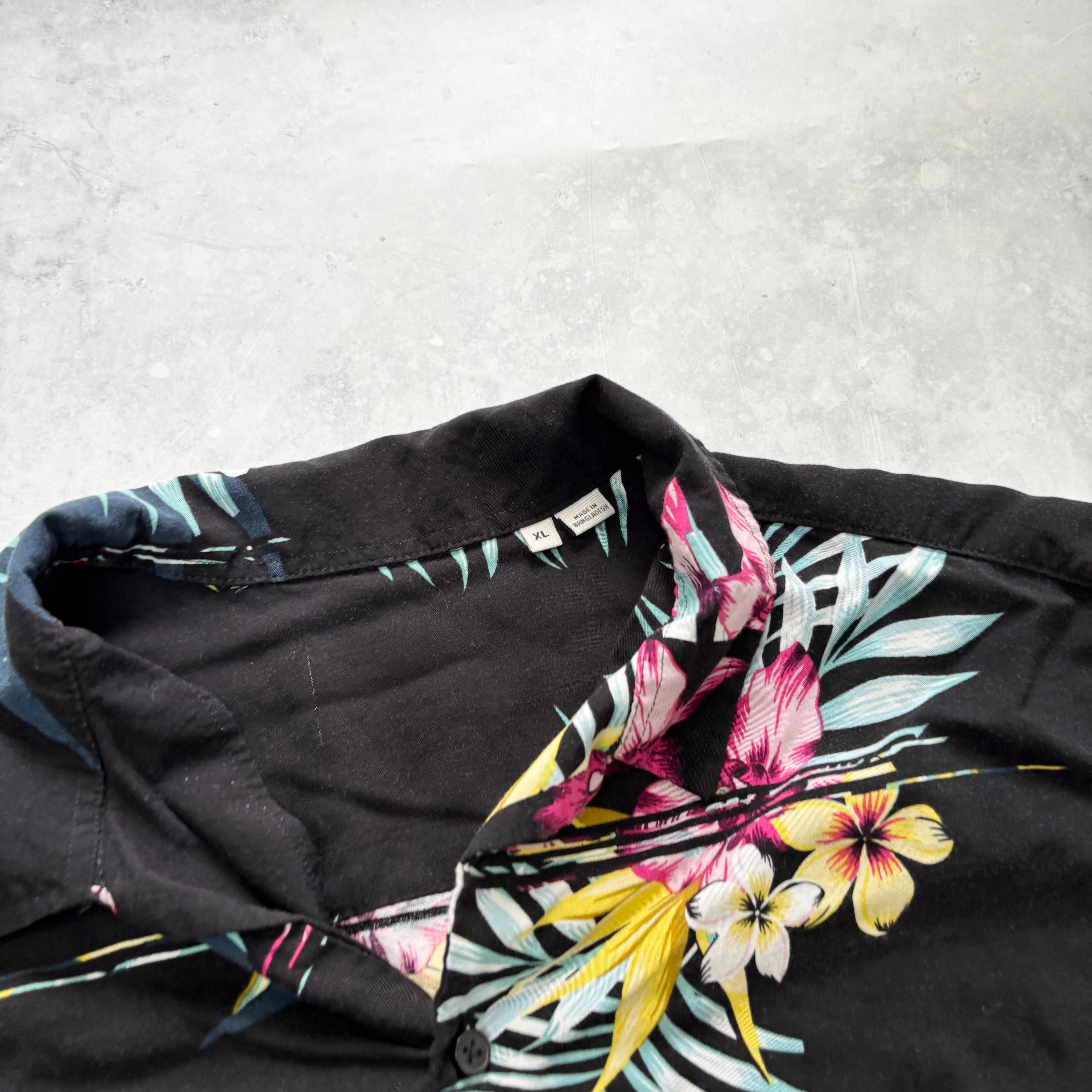 Hawaiian Shirt Mens XL Black Floral Aloha Short Sleeve Viscose (E)