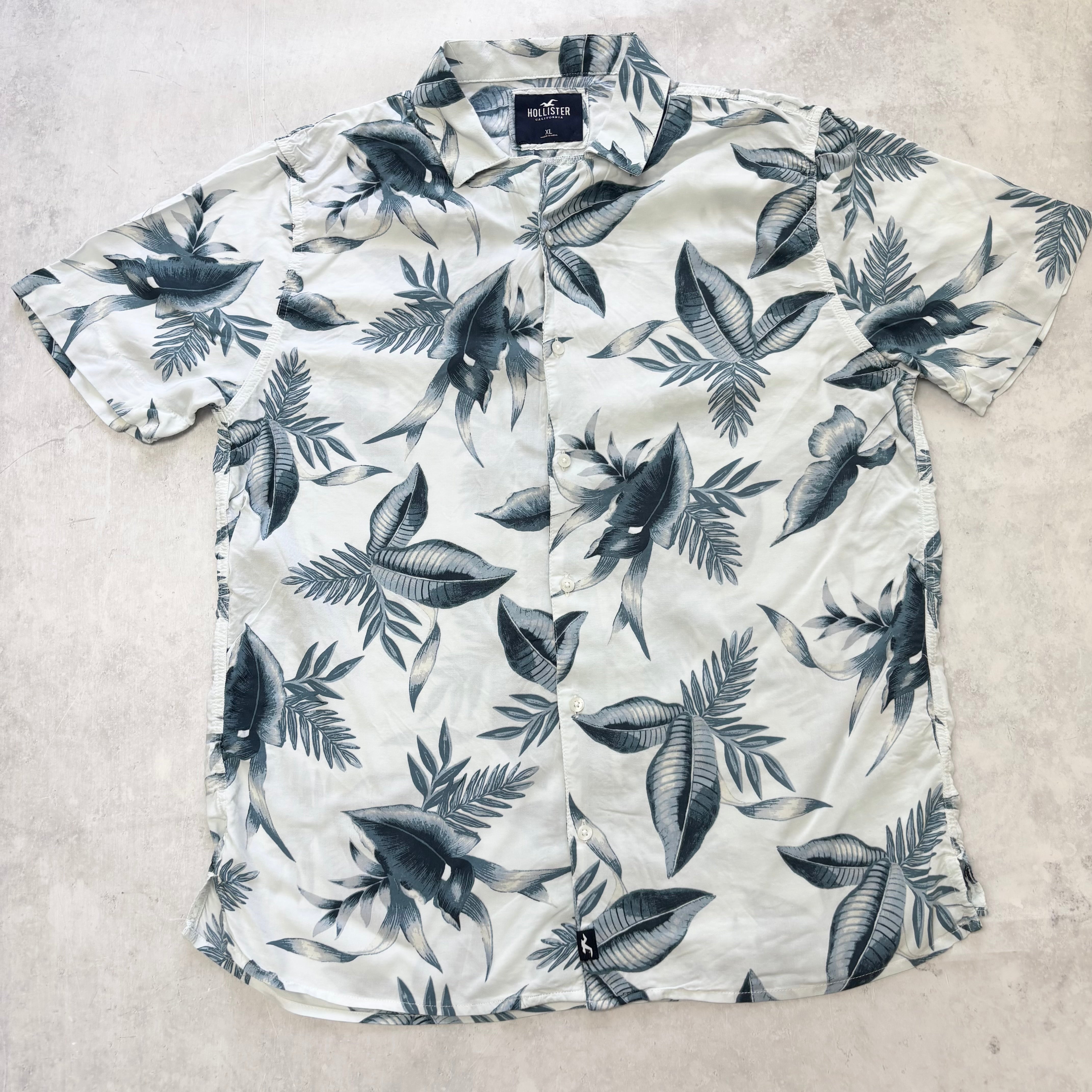 Hollister Hawaiian Shirt Mens XL White Blue Floral Short Sleeve Viscose (E)