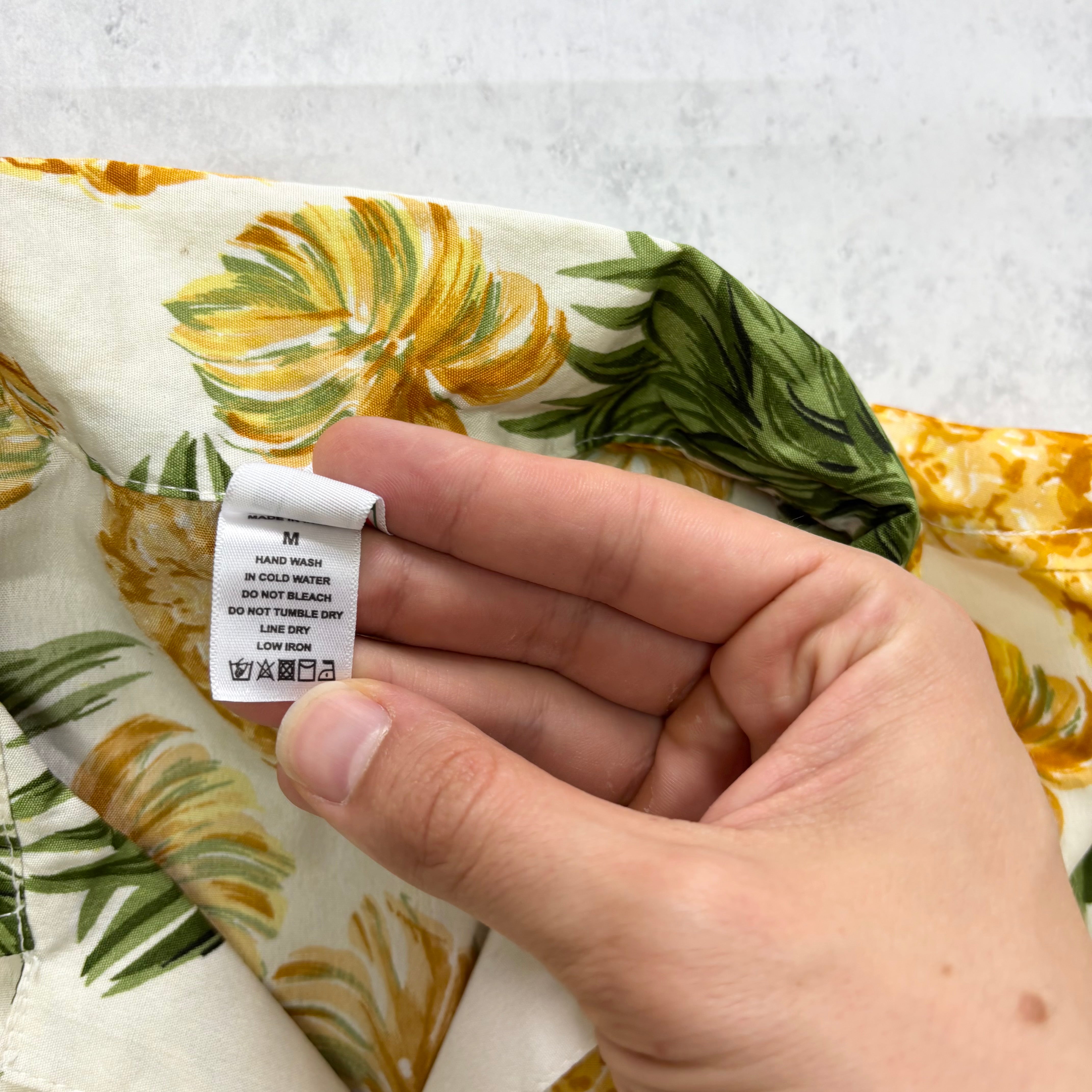 Hawaiian Shirt Mens Medium White Floral Aloha Short Sleeve Polyester (E)