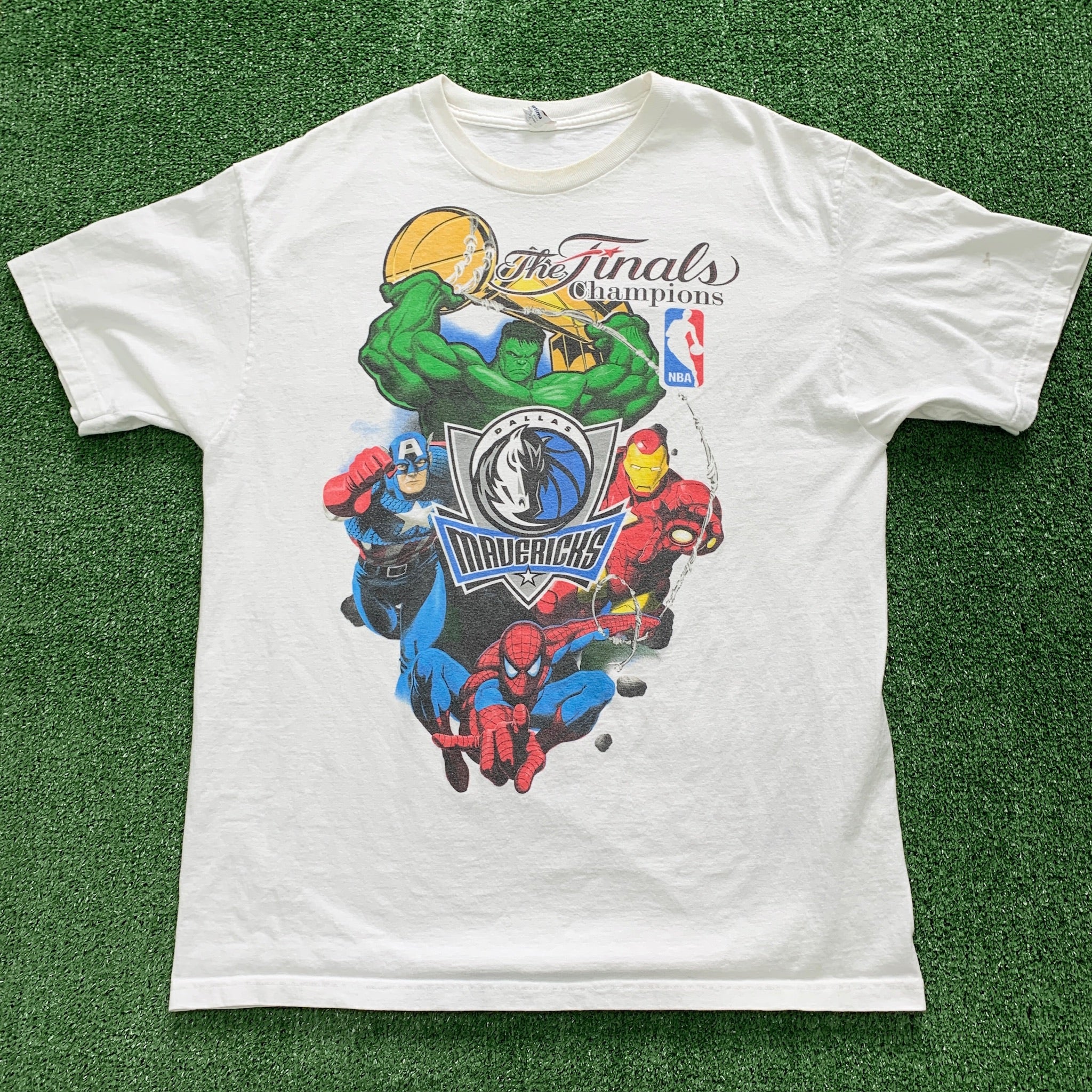 Vintage T Shirt Mens XL White Marvel Avengers NBA Graphic Print Mavericks