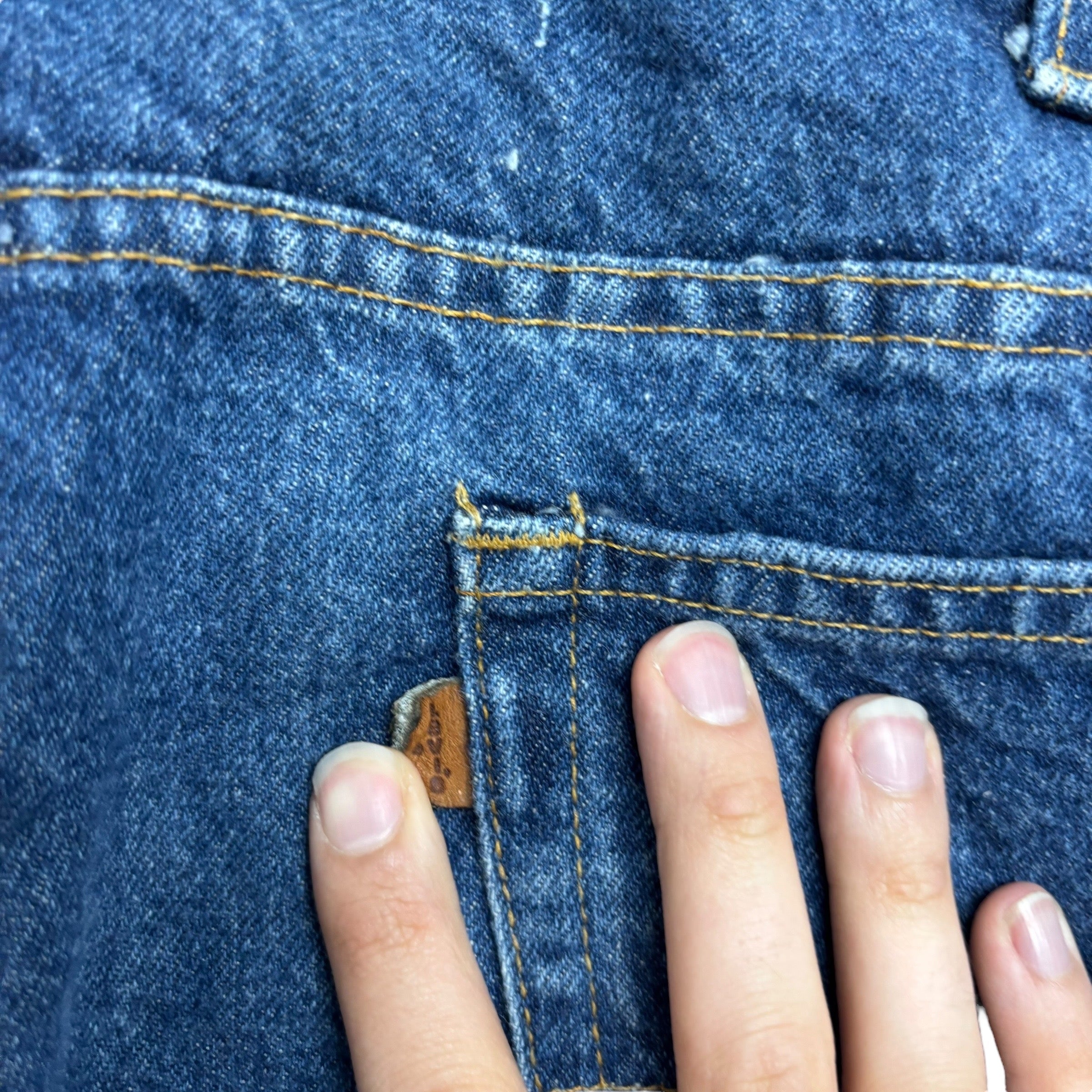 Levis Jeans W42 L31 Mens Mid Blue Relaxed Straight Fit USA Made Vintage (E)