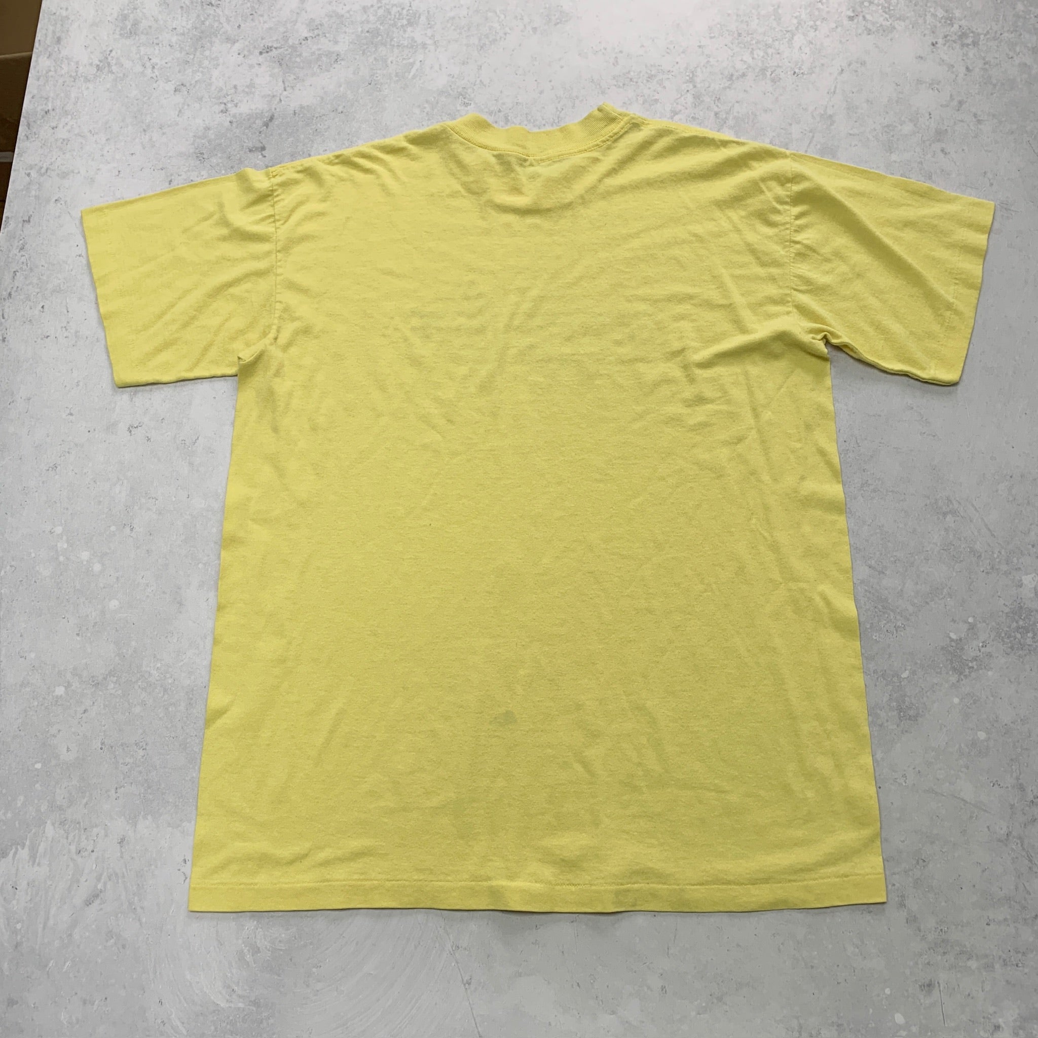 Vintage T Shirt Mens Medium Yellow Single Stitch Graphic Print 90s USA