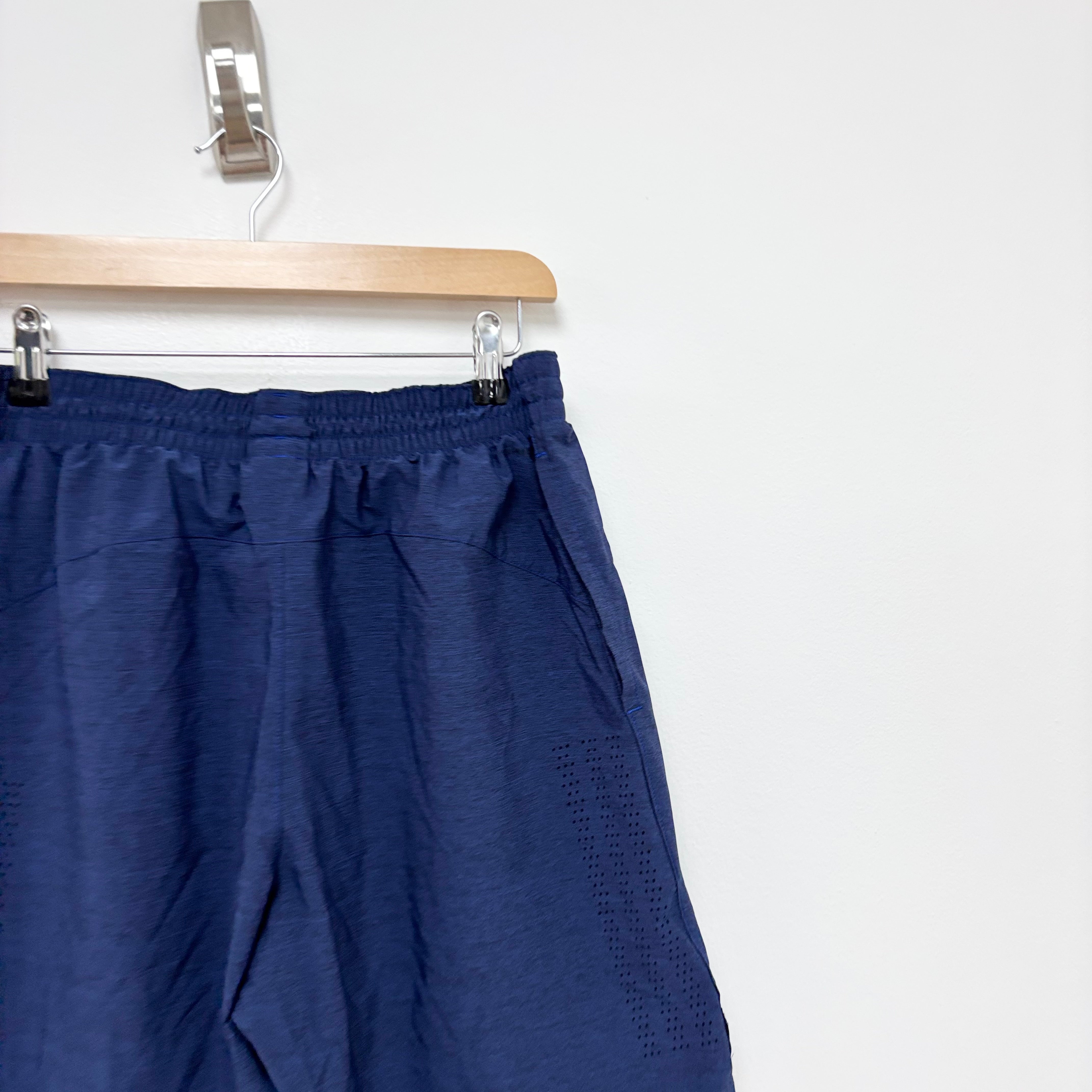 Adidas Shorts Mens Medium Navy Blue Sports Running Gym Athletic Pockets (E)