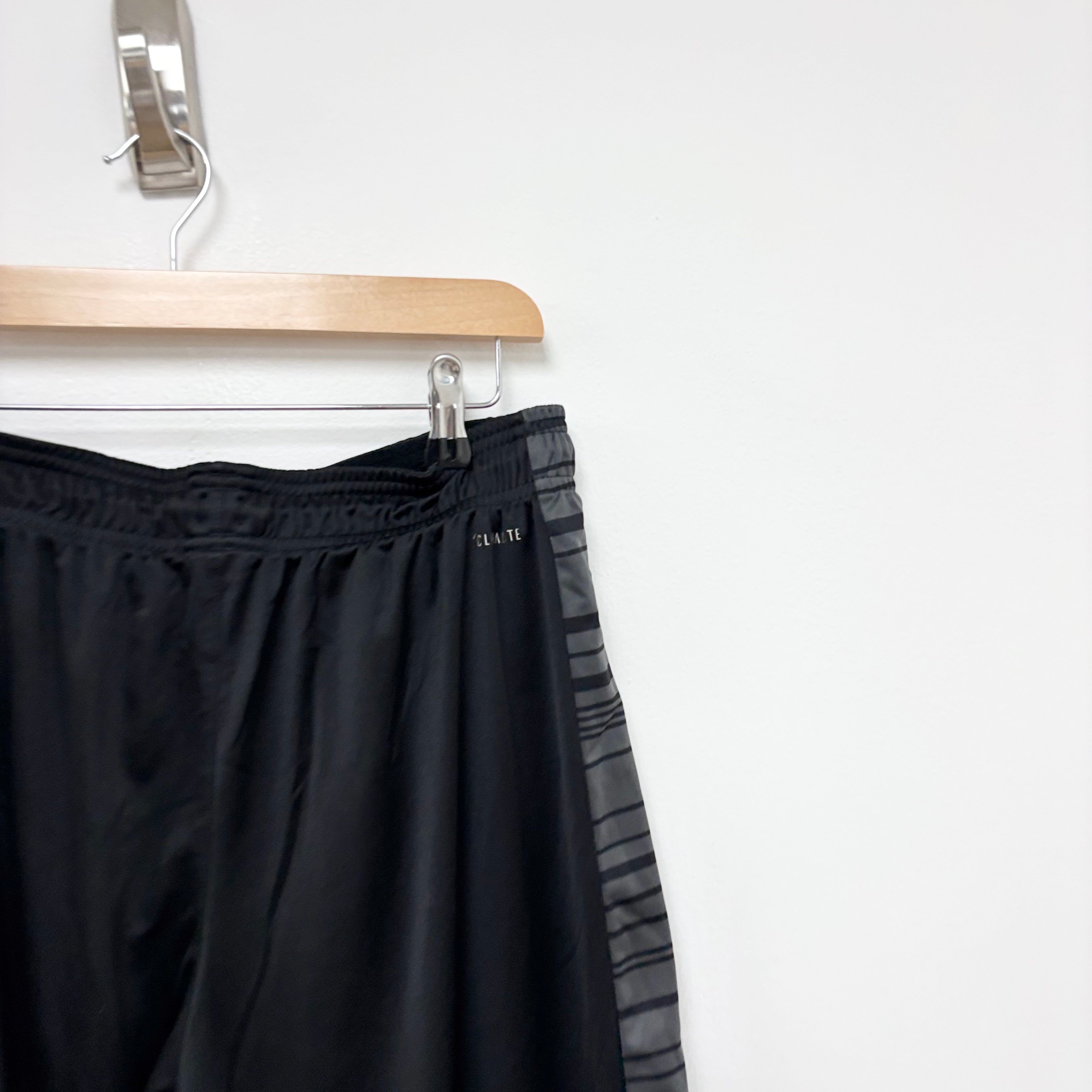 Adidas Shorts Mens Large Black Sports Running Gym Athletic Pockets