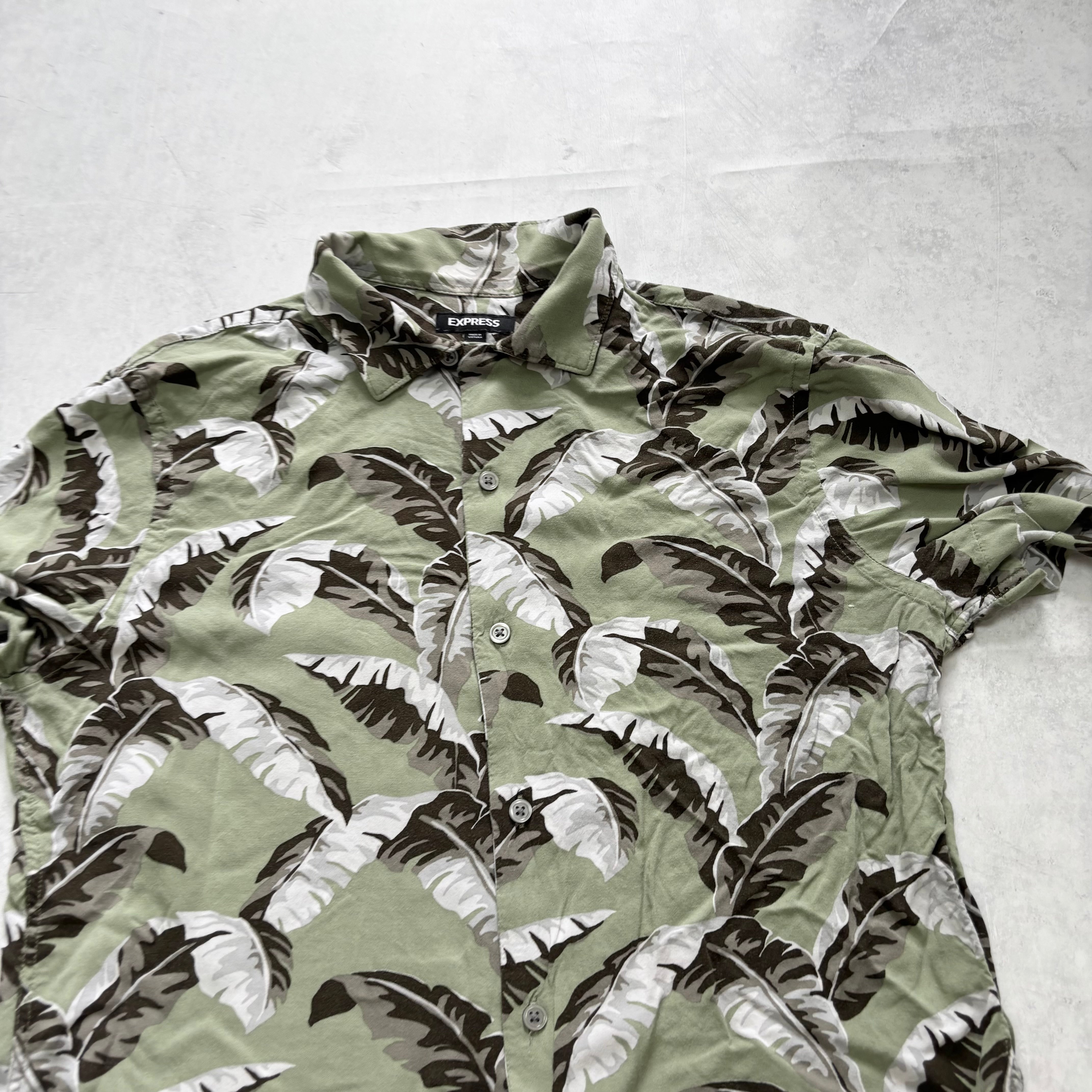 Hawaiian Shirt Mens Small Green Floral Aloha Short Sleeve Rayon