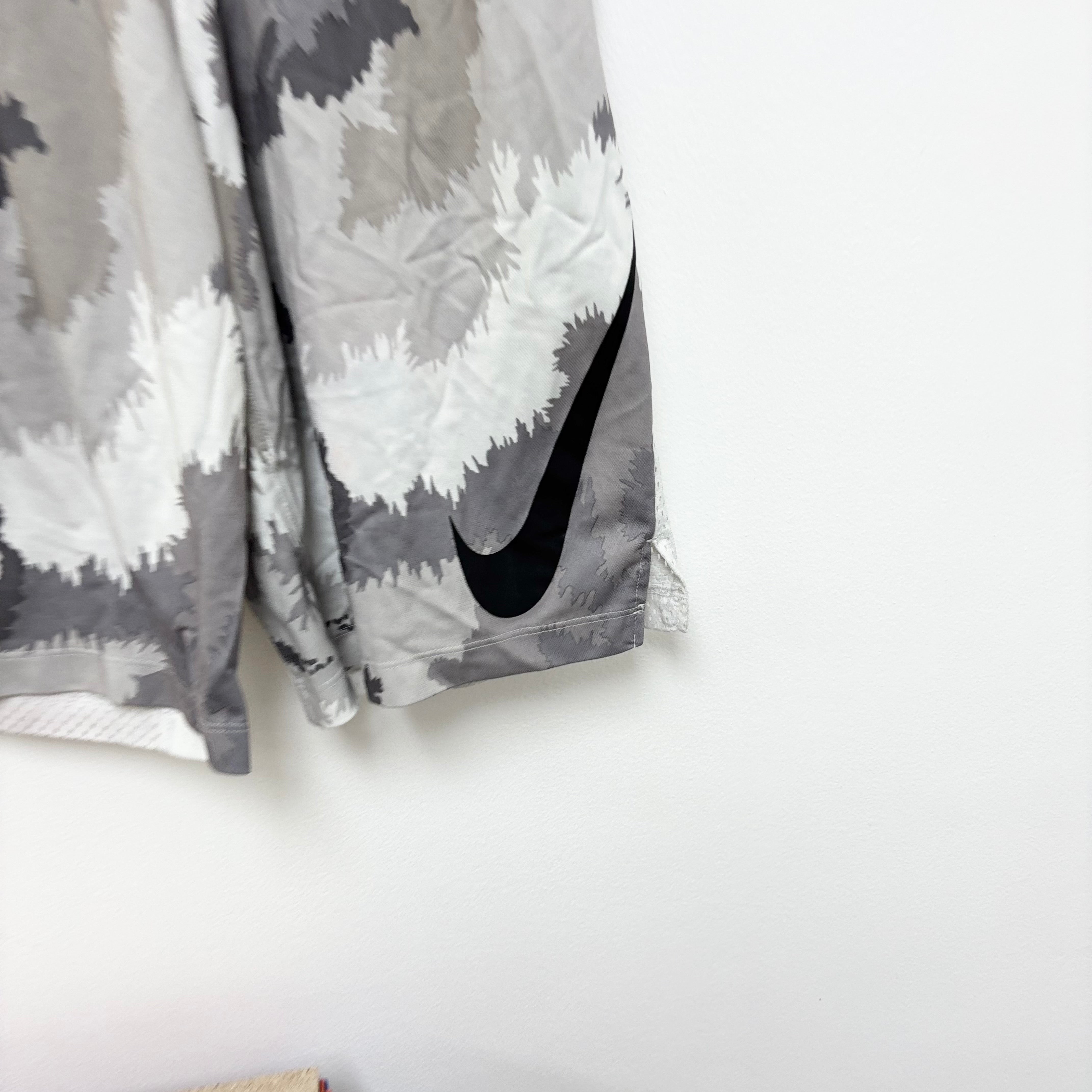 Nike Shorts Mens Medium Grey Dri Fit Running Sports Gym Athletic Pockets