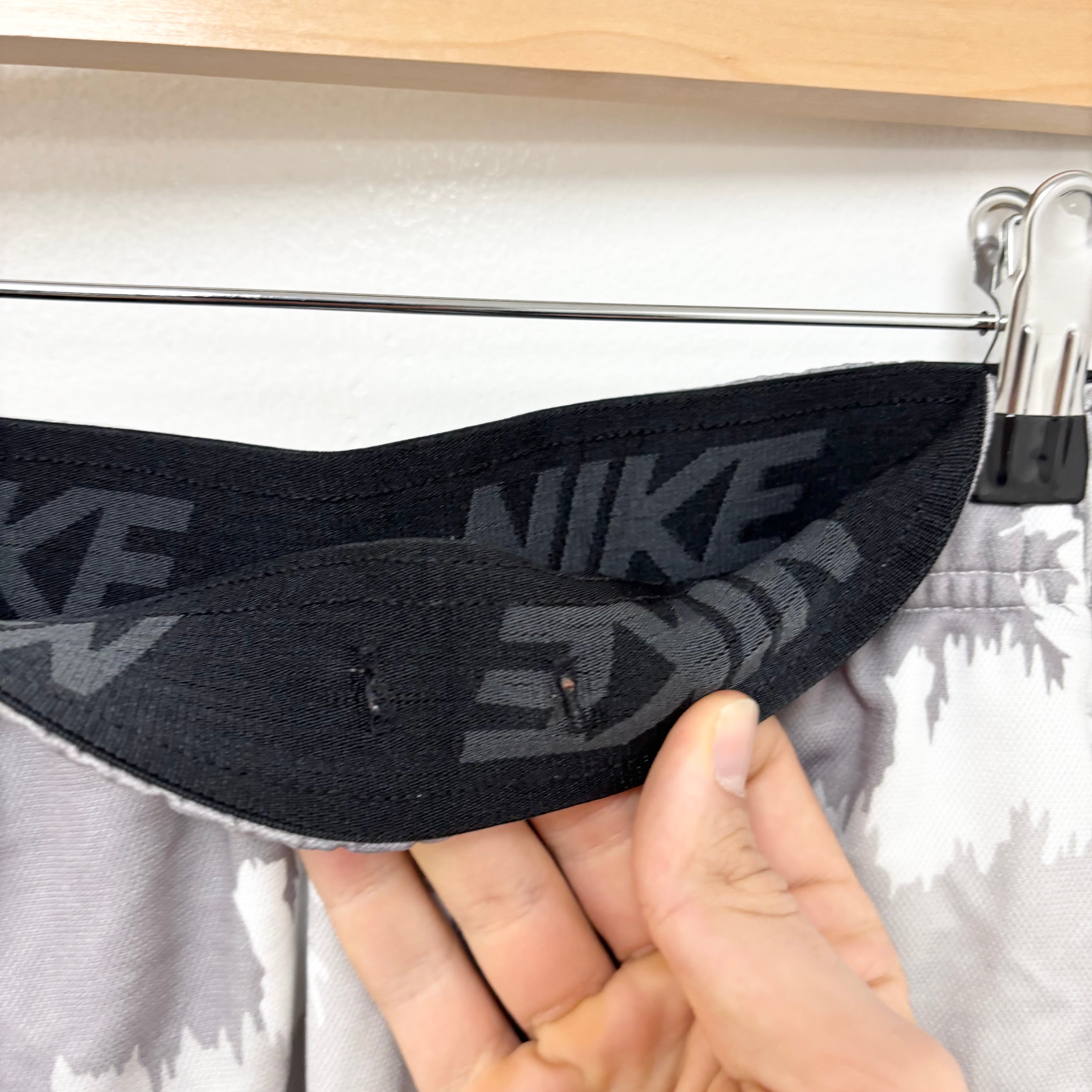 Nike Shorts Mens Medium Grey Dri Fit Running Sports Gym Athletic Pockets