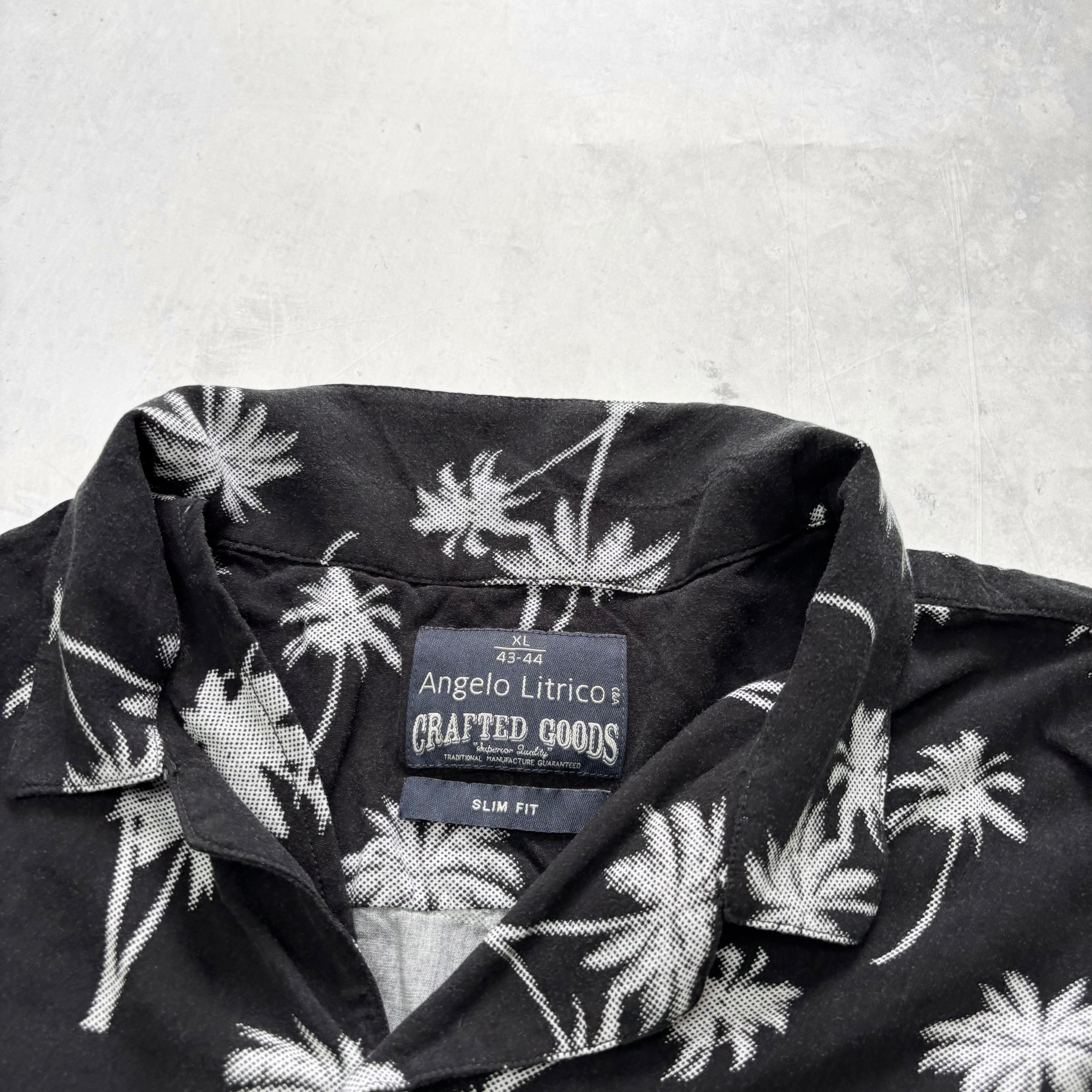 Hawaiian Shirt Mens XL Black Floral Aloha Short Sleeve Slim Fit Viscose