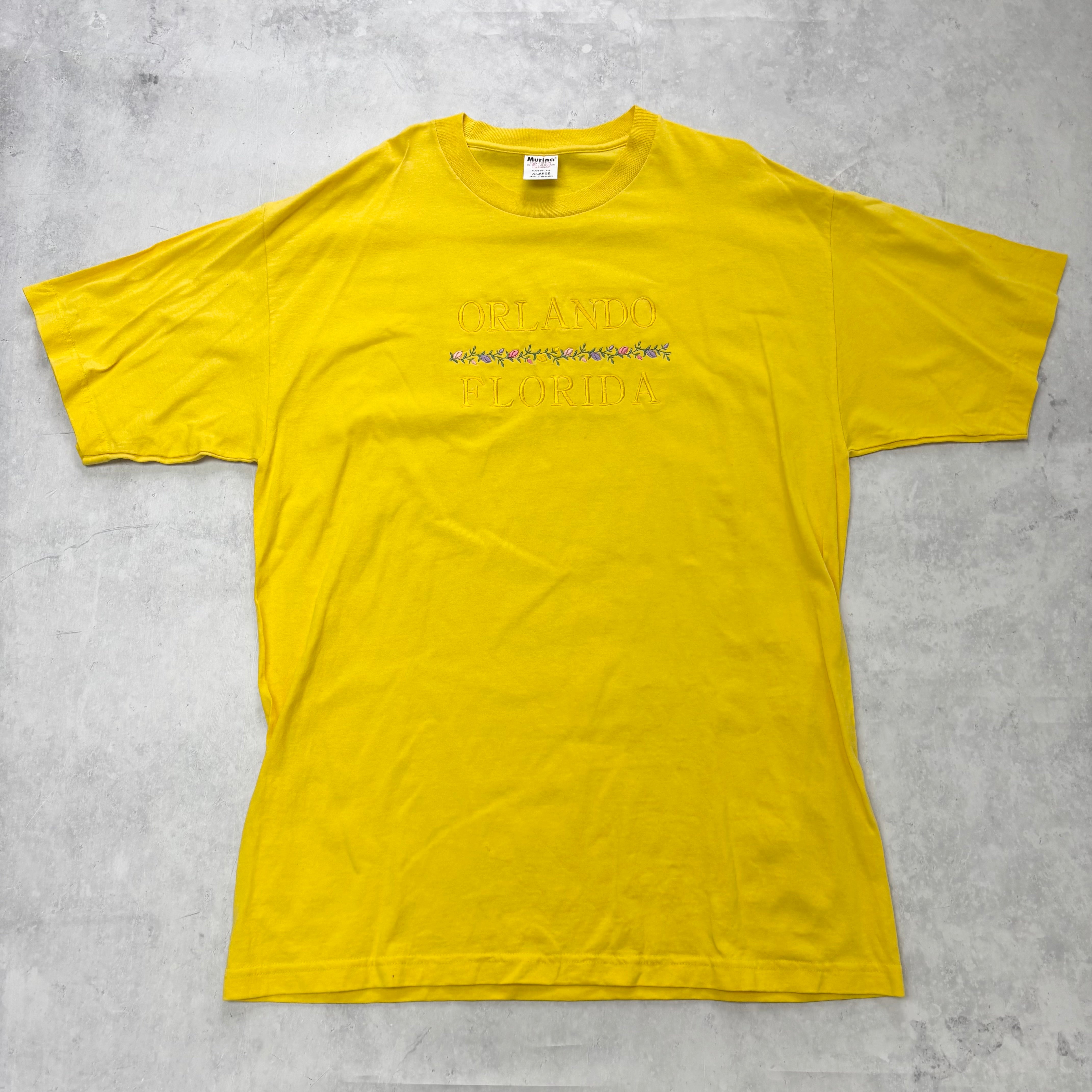 Vintage T Shirt Mens XL Yellow Graphic Print 00s Tourist Embroidered (E)