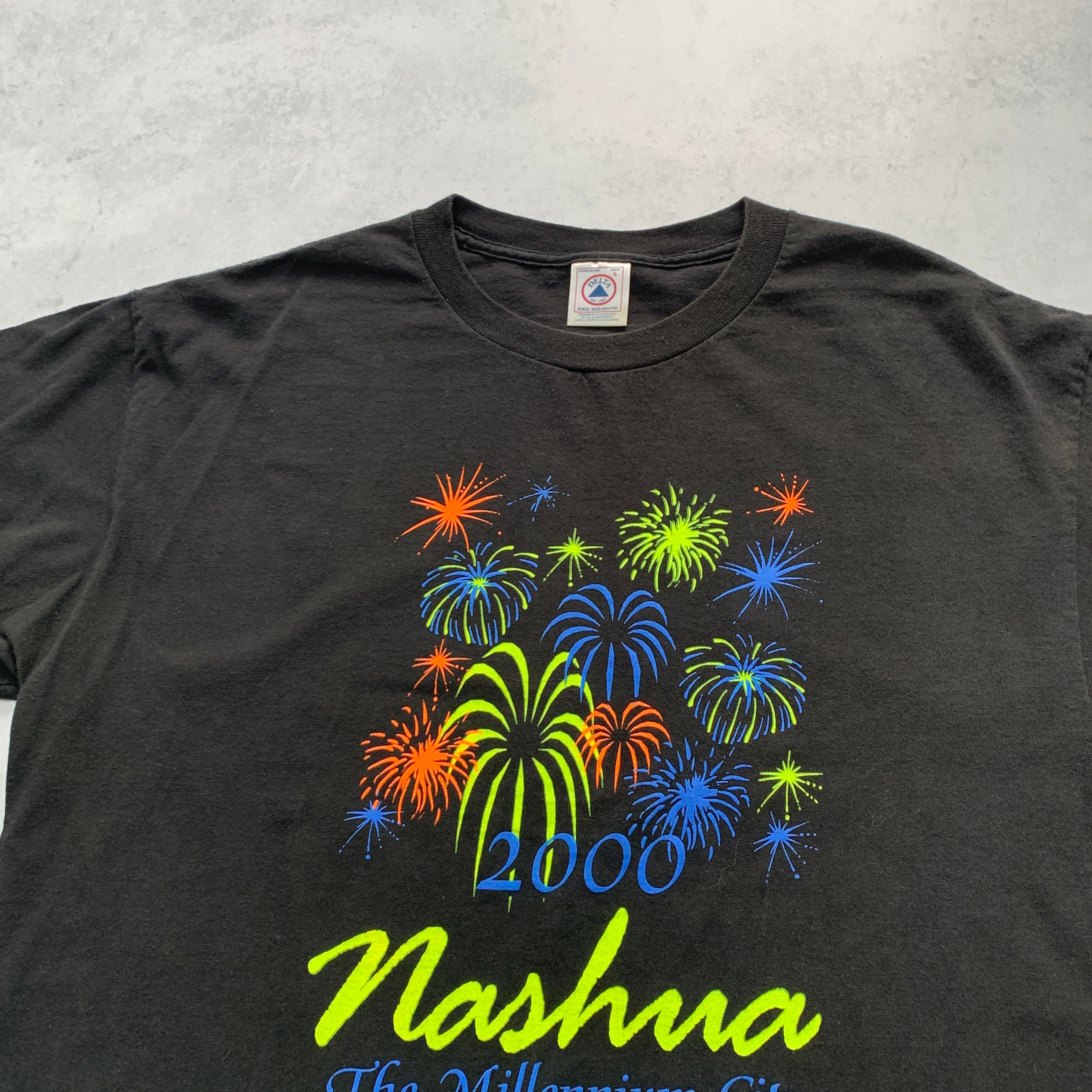 Vintage T Shirt Mens Large Black Graphic Print Y2K Fireworks USA