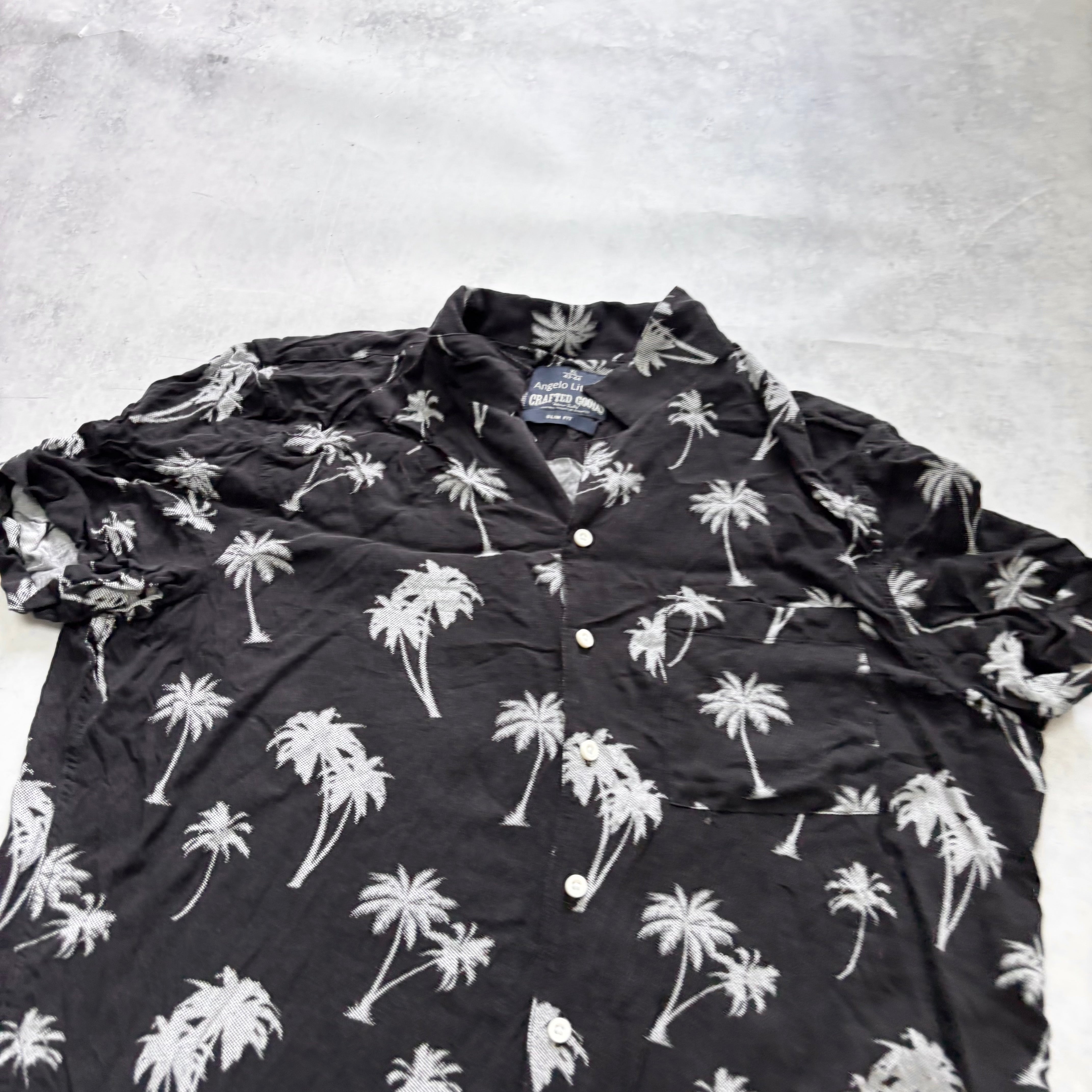 Hawaiian Shirt Mens XL Black Floral Aloha Short Sleeve Viscose Slim