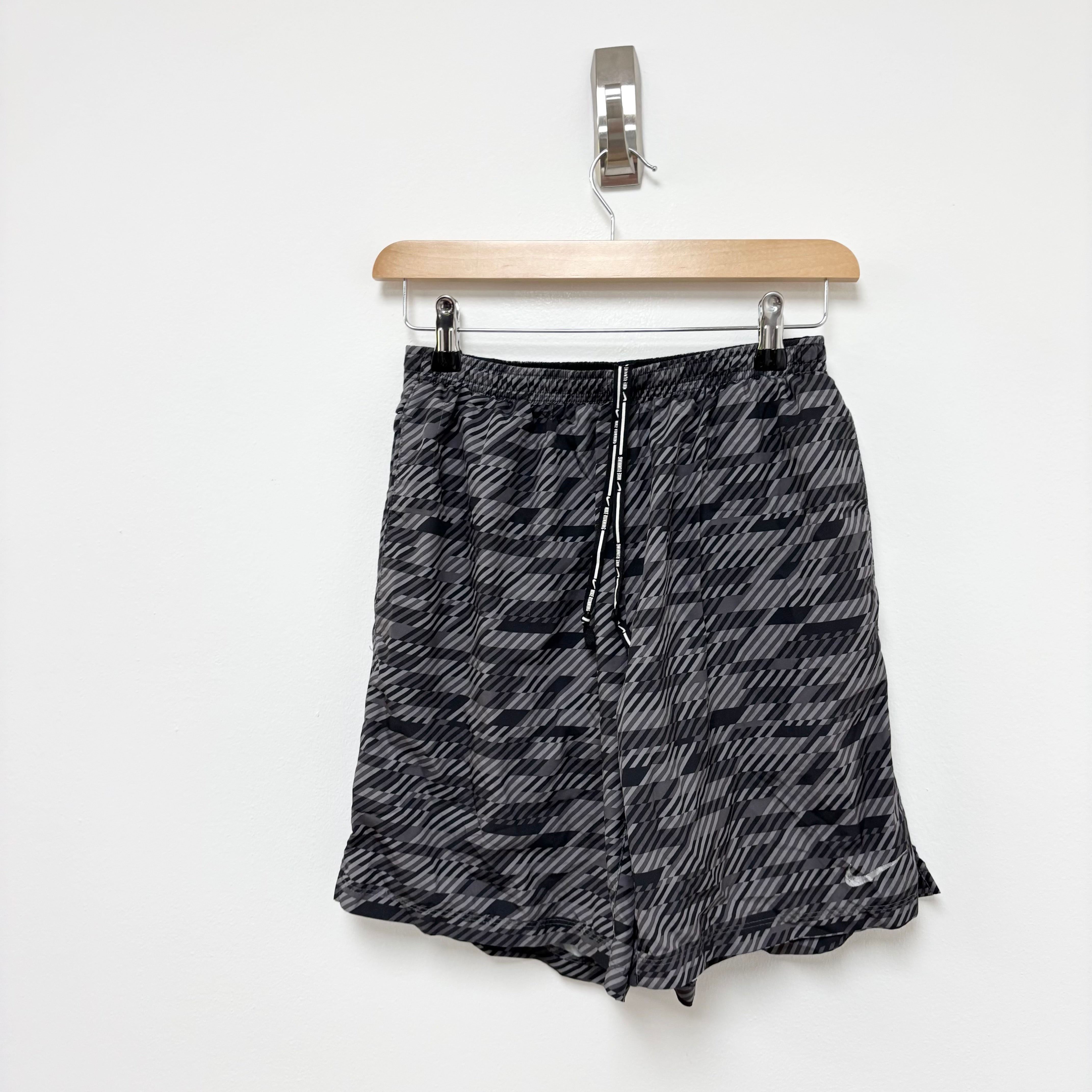 Nike Shorts Womens Medium Grey Dri Fit Running Sports Gym Athletic (E)