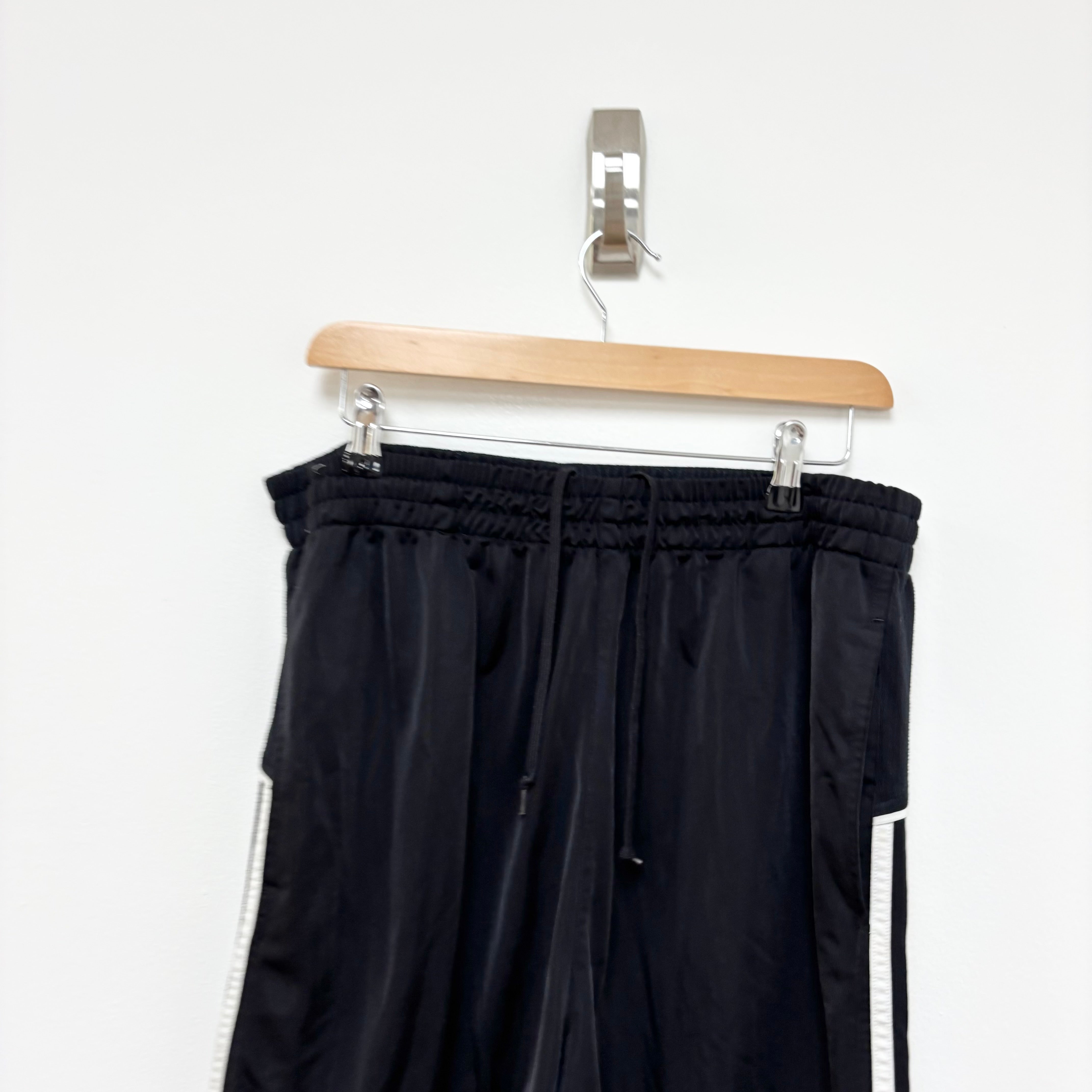 Adidas Shorts Mens XL Black Sports Running Gym Athletic Pockets (E)