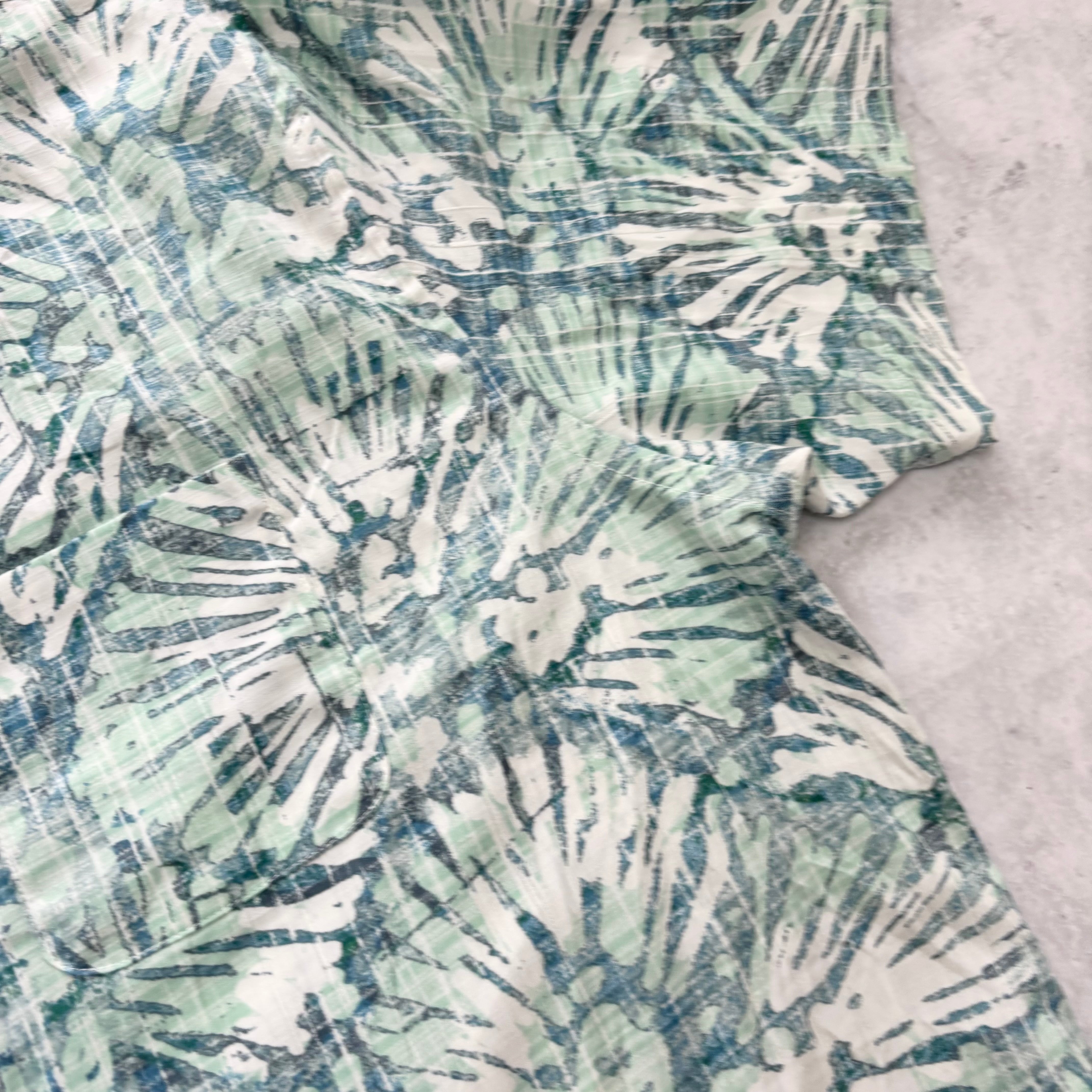 Hawaiian Shirt Mens XL Green Floral Aloha Short Sleeve Polyester (E)