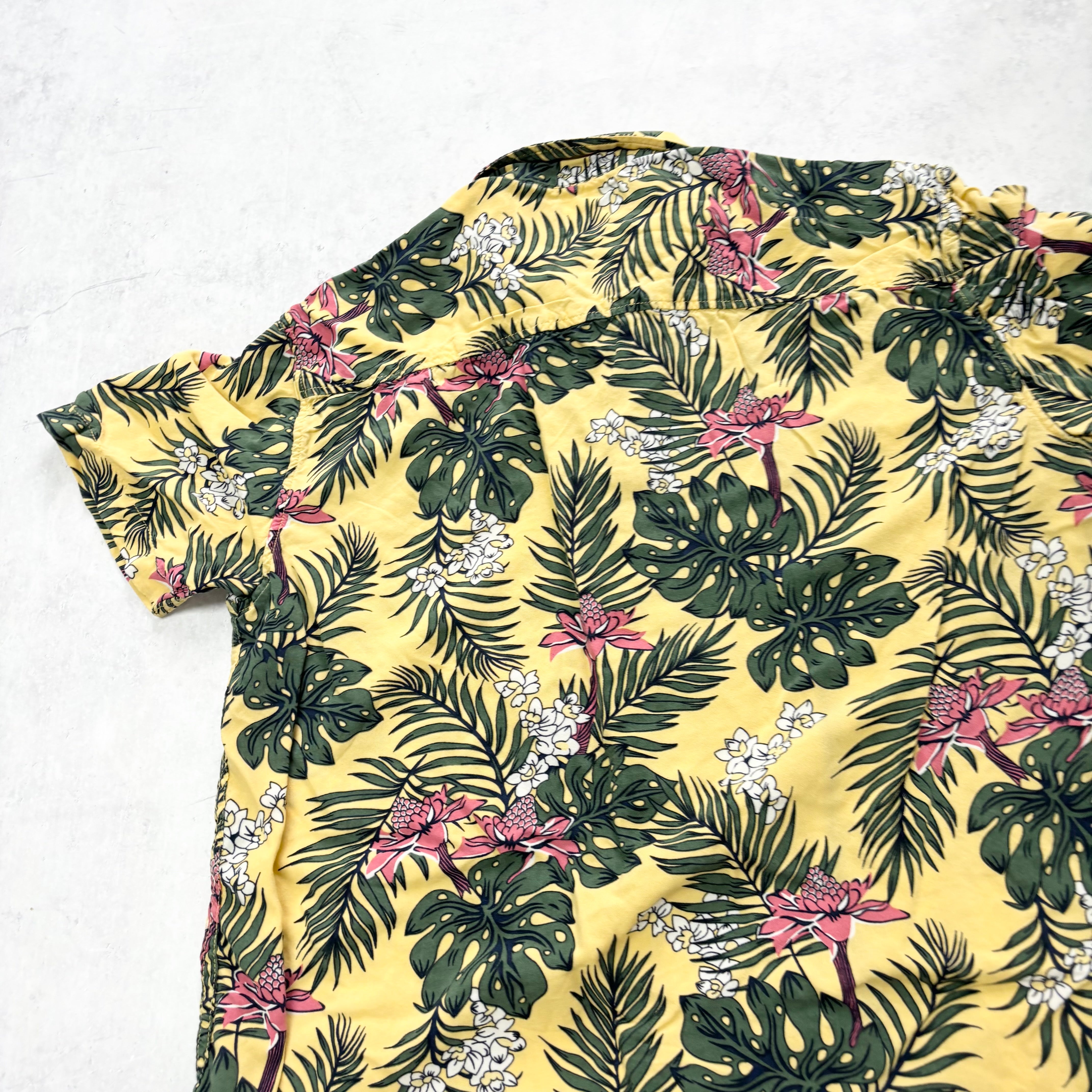 Hawaiian Shirt Mens Small Yellow Floral Aloha Short Sleeve Viscose (E)