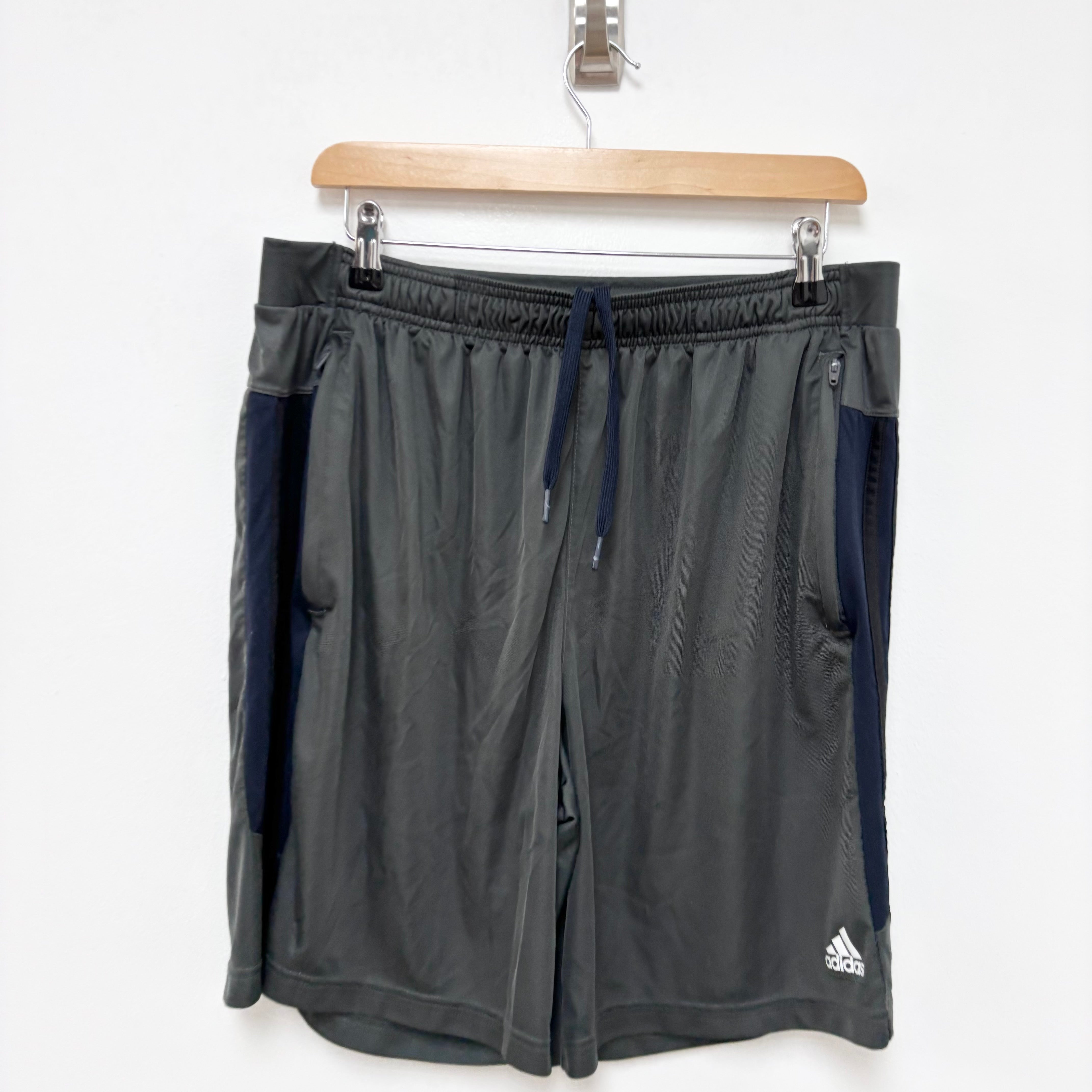 Adidas Shorts Mens XL Grey Sports Running Gym Athletic Pockets (E)