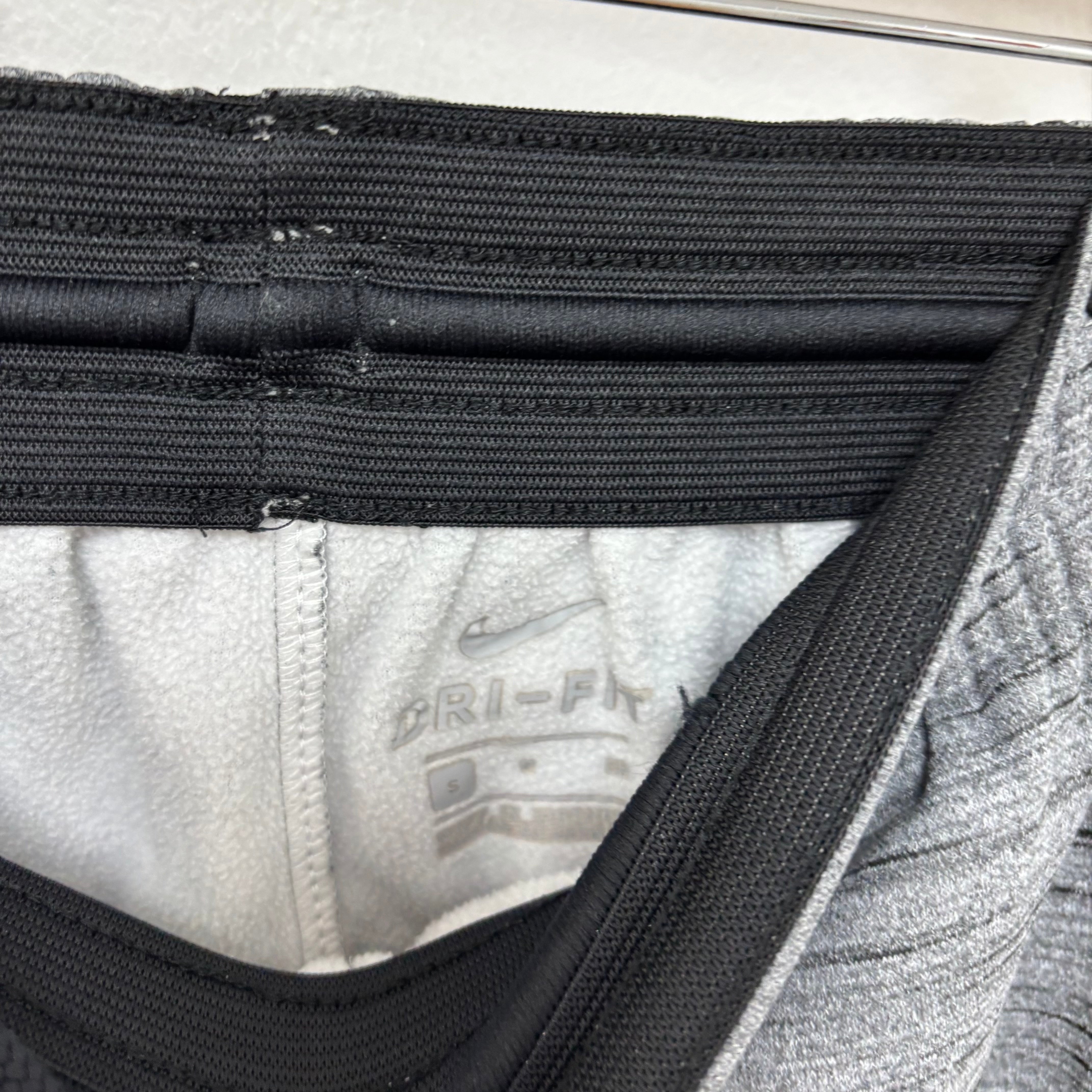 Nike Shorts Mens Small Grey Dri Fit Running Sports Gym Athletic Pockets (E)