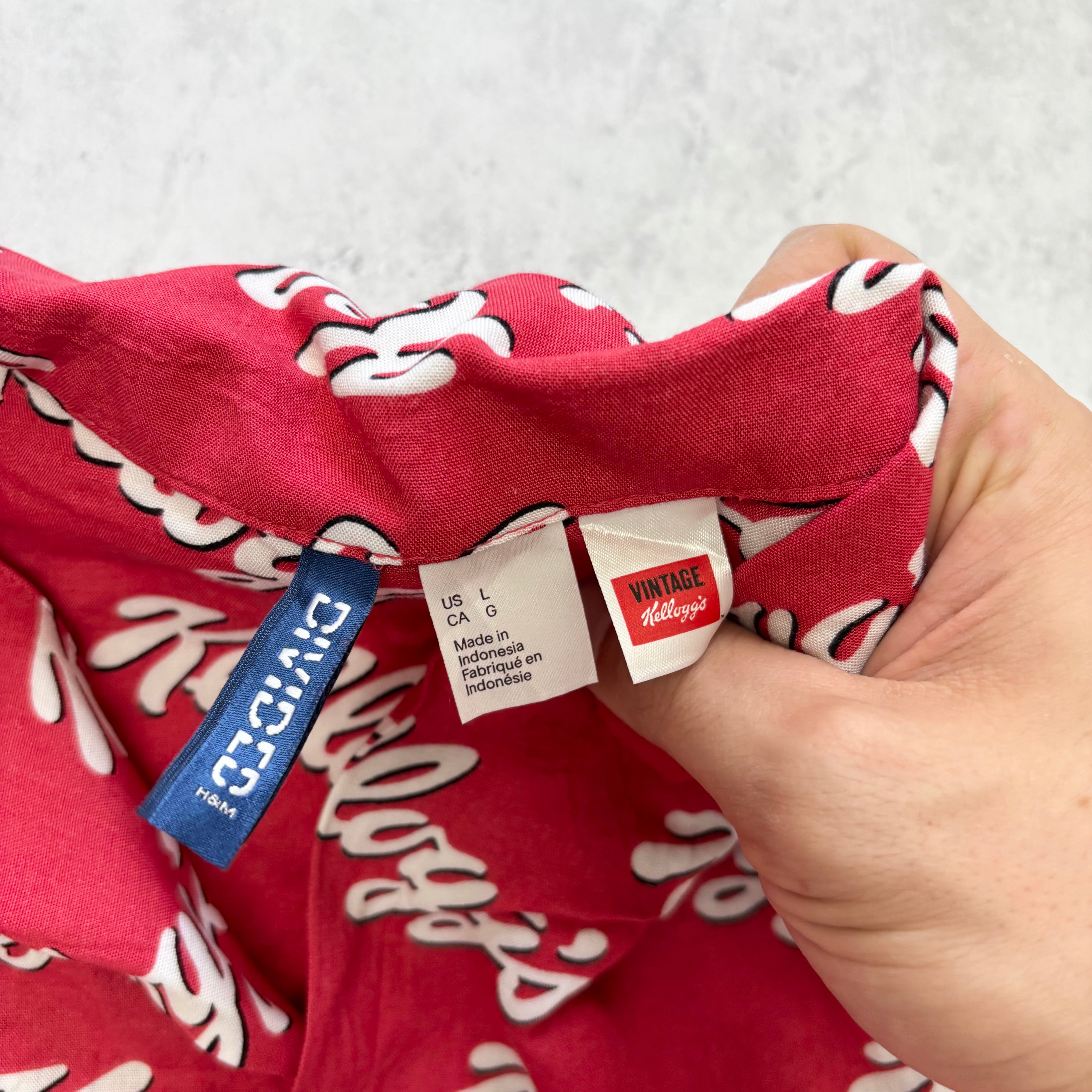 H&M Shirt Mens Large Red Short Sleeve Kelloggs  (E)