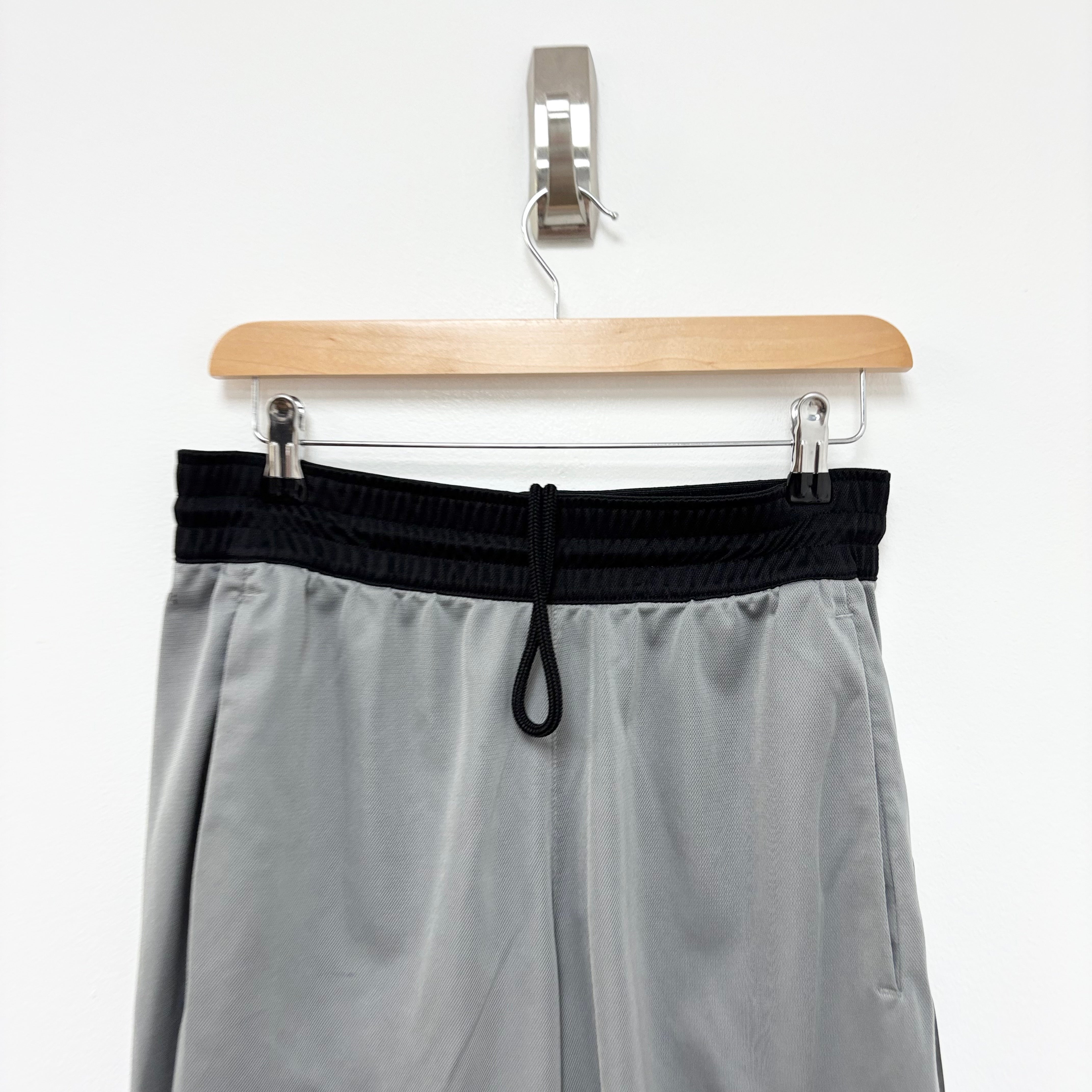 Adidas Shorts Mens Large Grey Sports Running Gym Athletic Pockets