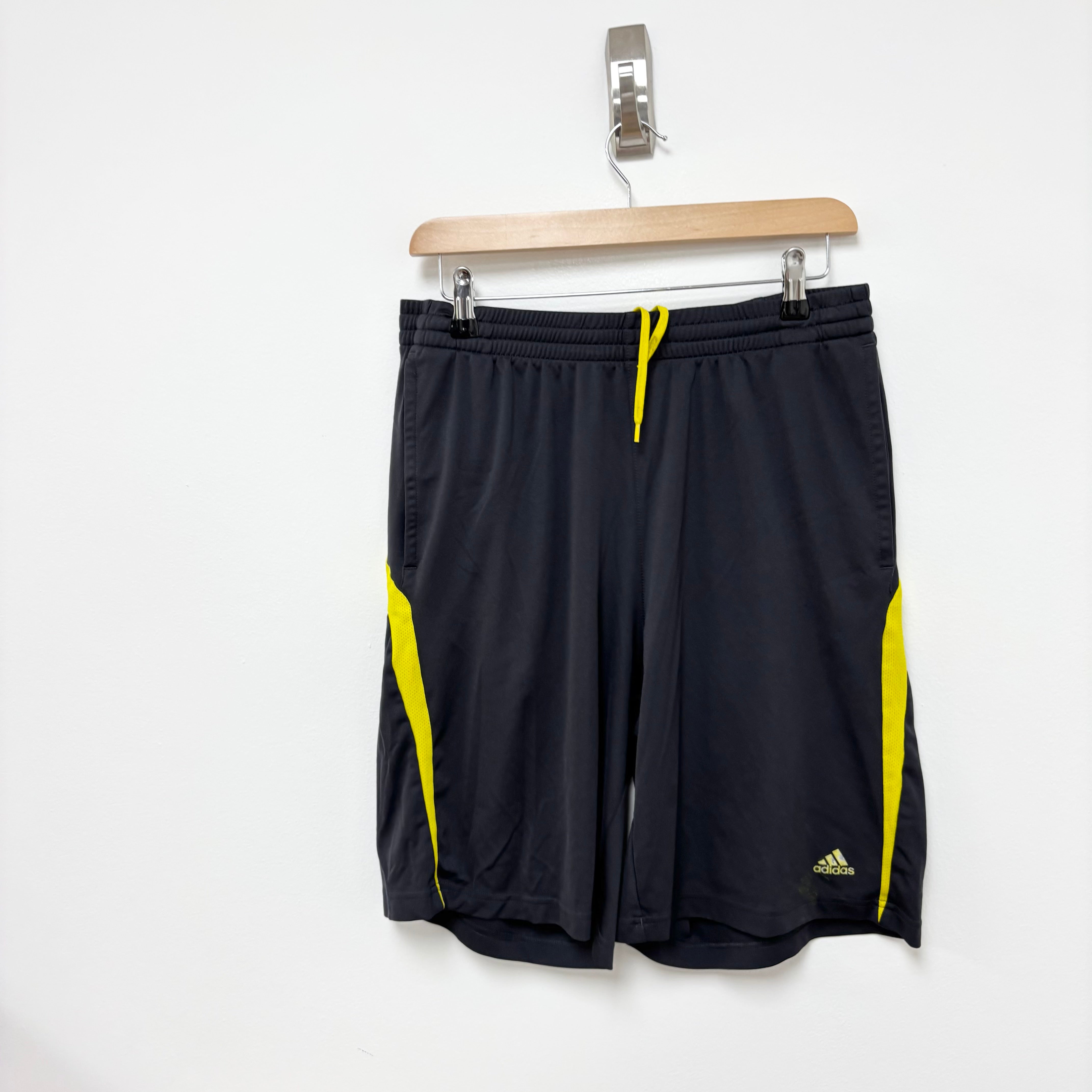 Adidas Shorts Mens Medium Grey Sports Running Gym Athletic Pockets