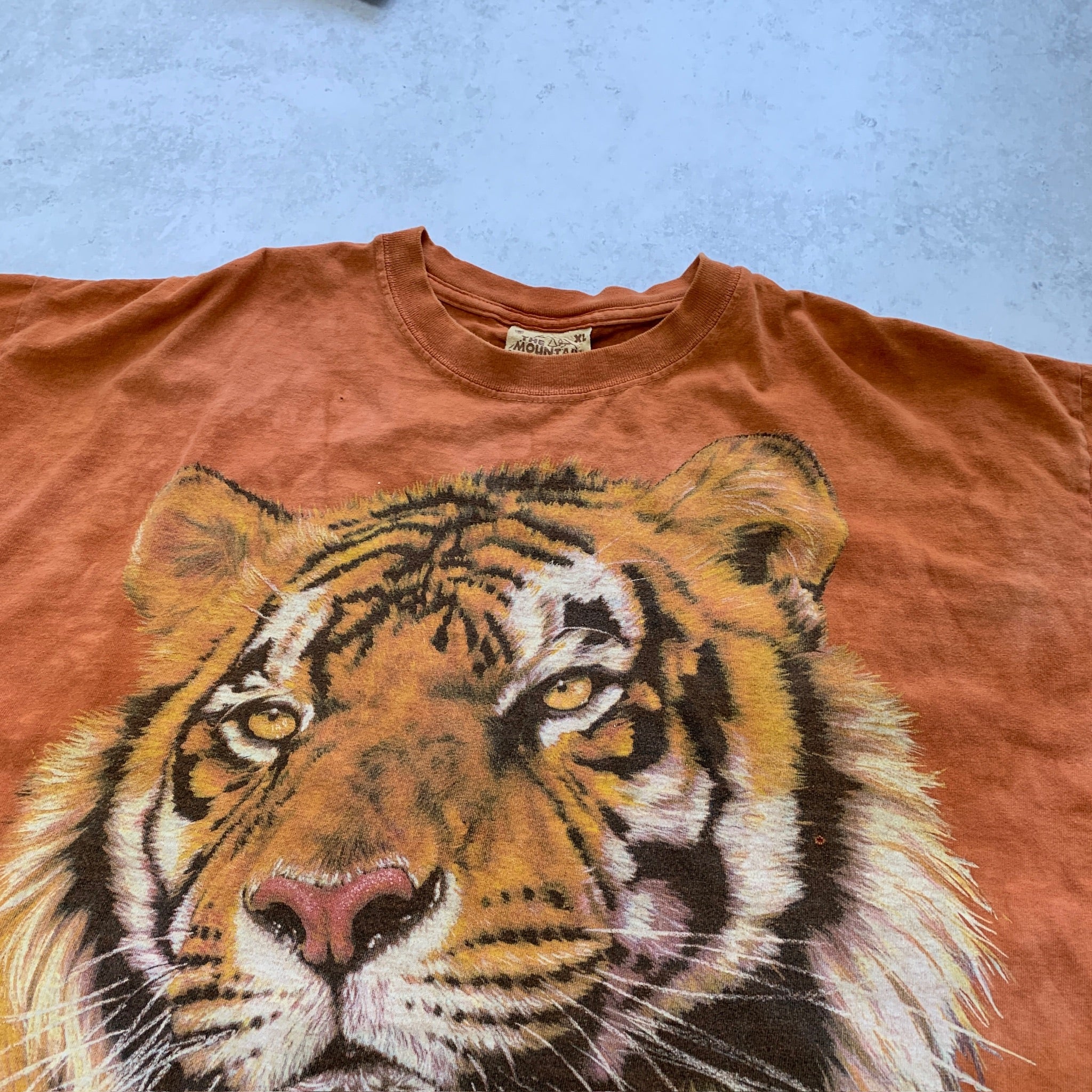 Vintage T Shirt Mens XL Orange Graphic Print 00s Tiger Animal Nature Tie Die