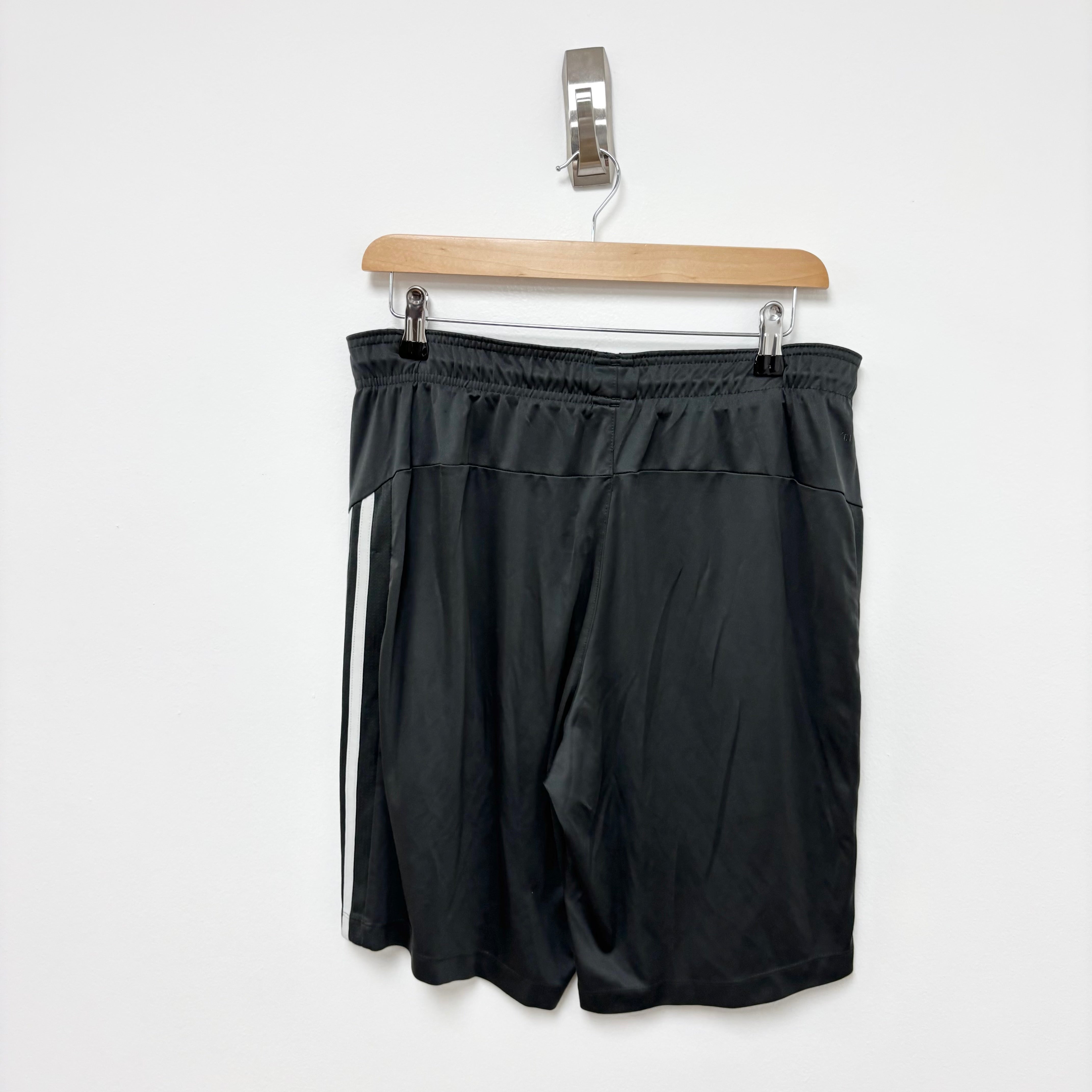 Adidas Shorts Mens Medium Grey Sports Running Gym Athletic Pockets