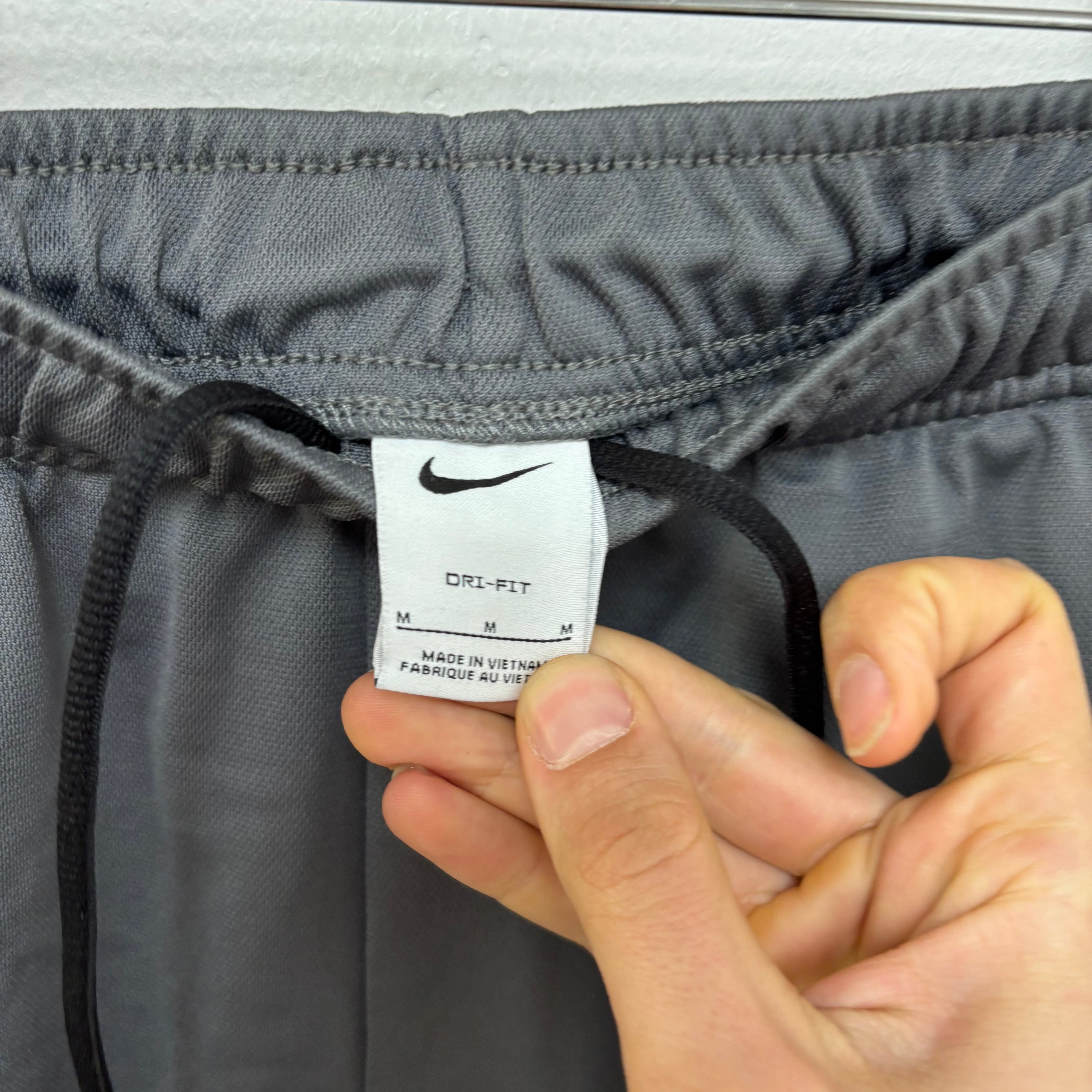 Nike Shorts Mens Medium Grey Dri Fit Running Sports Gym Athletic Pockets (E)