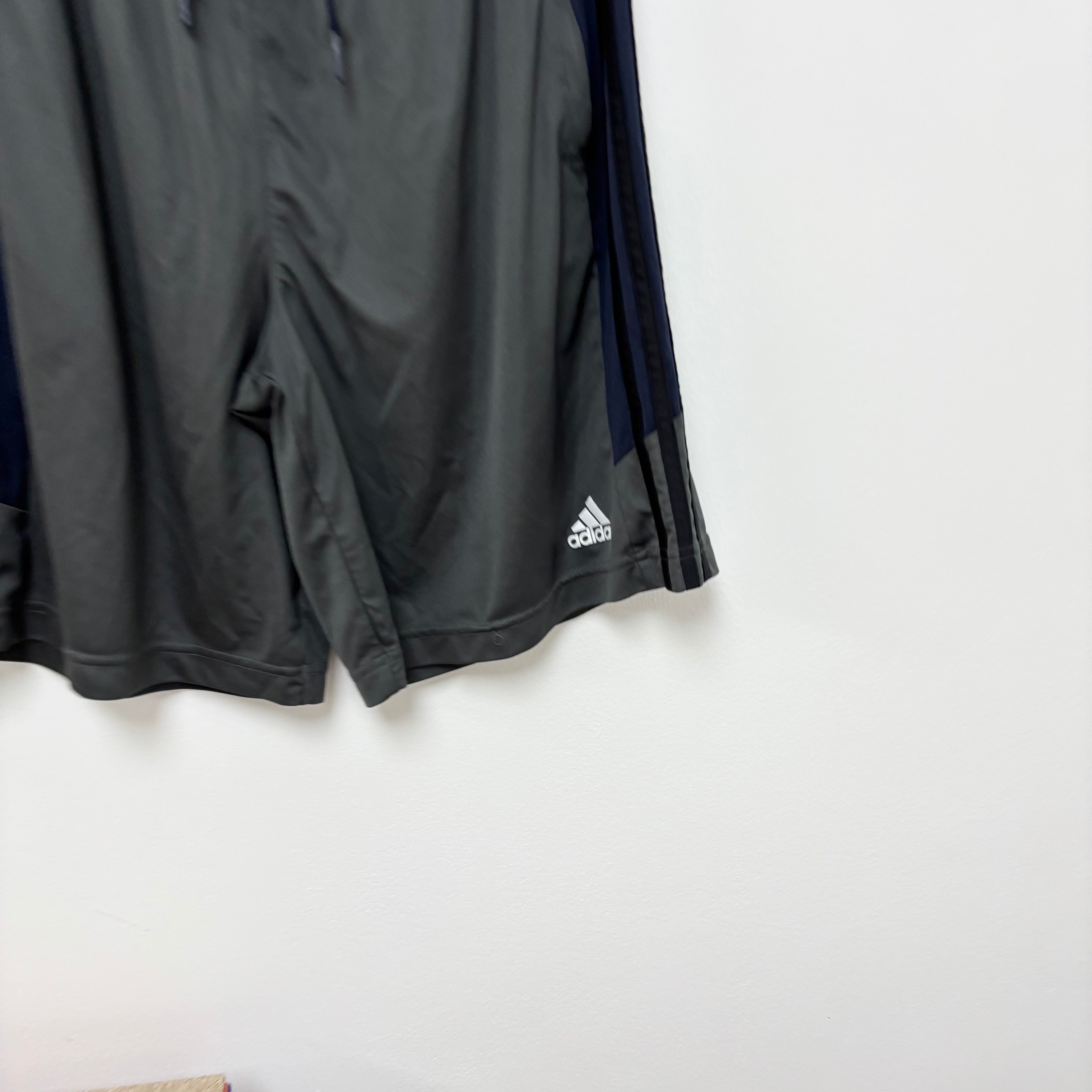 Adidas Shorts Mens Large Grey Sports Running Gym Athletic Pockets (E)