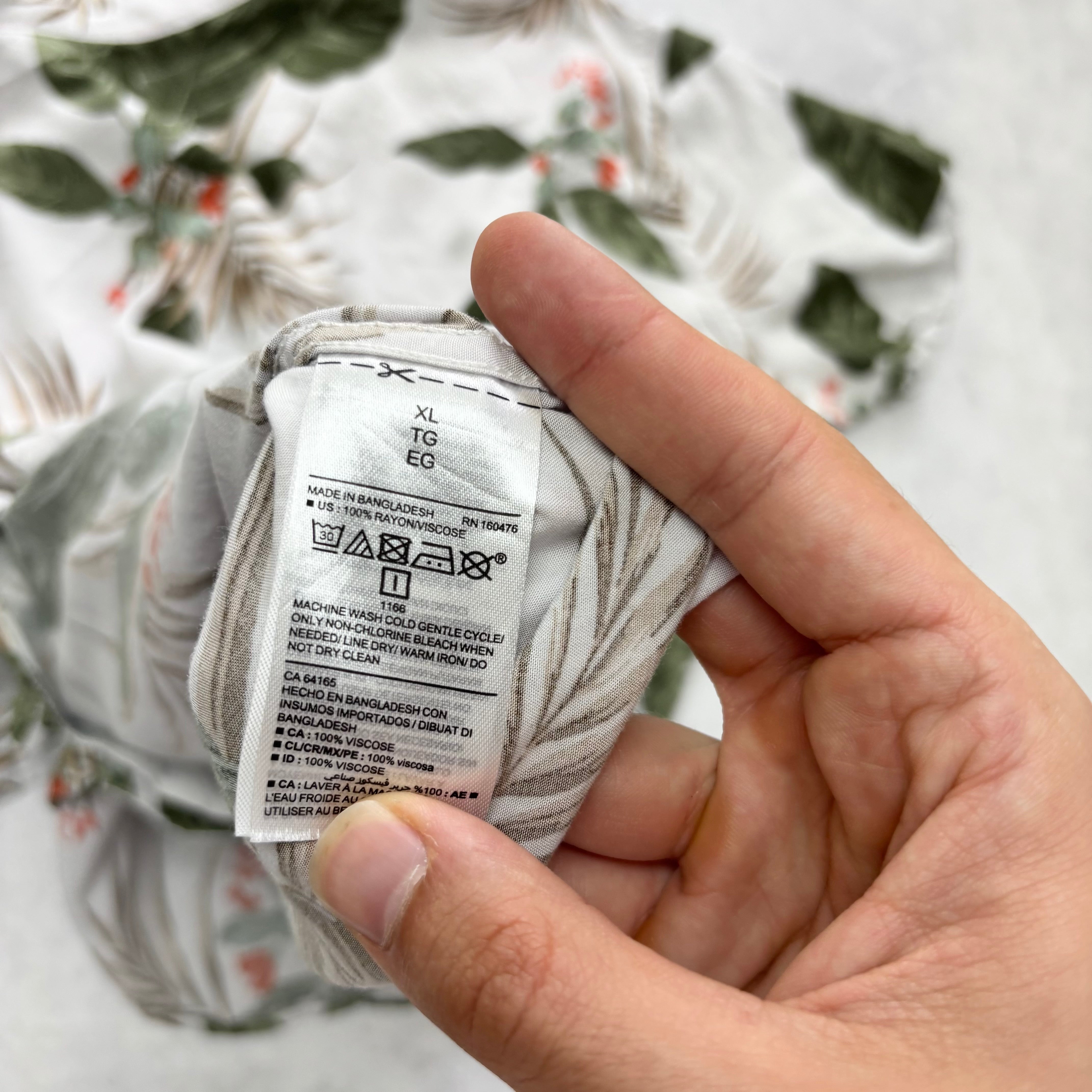 Hawaiian Shirt Mens XL White Floral Aloha Short Sleeve Rayon (E)