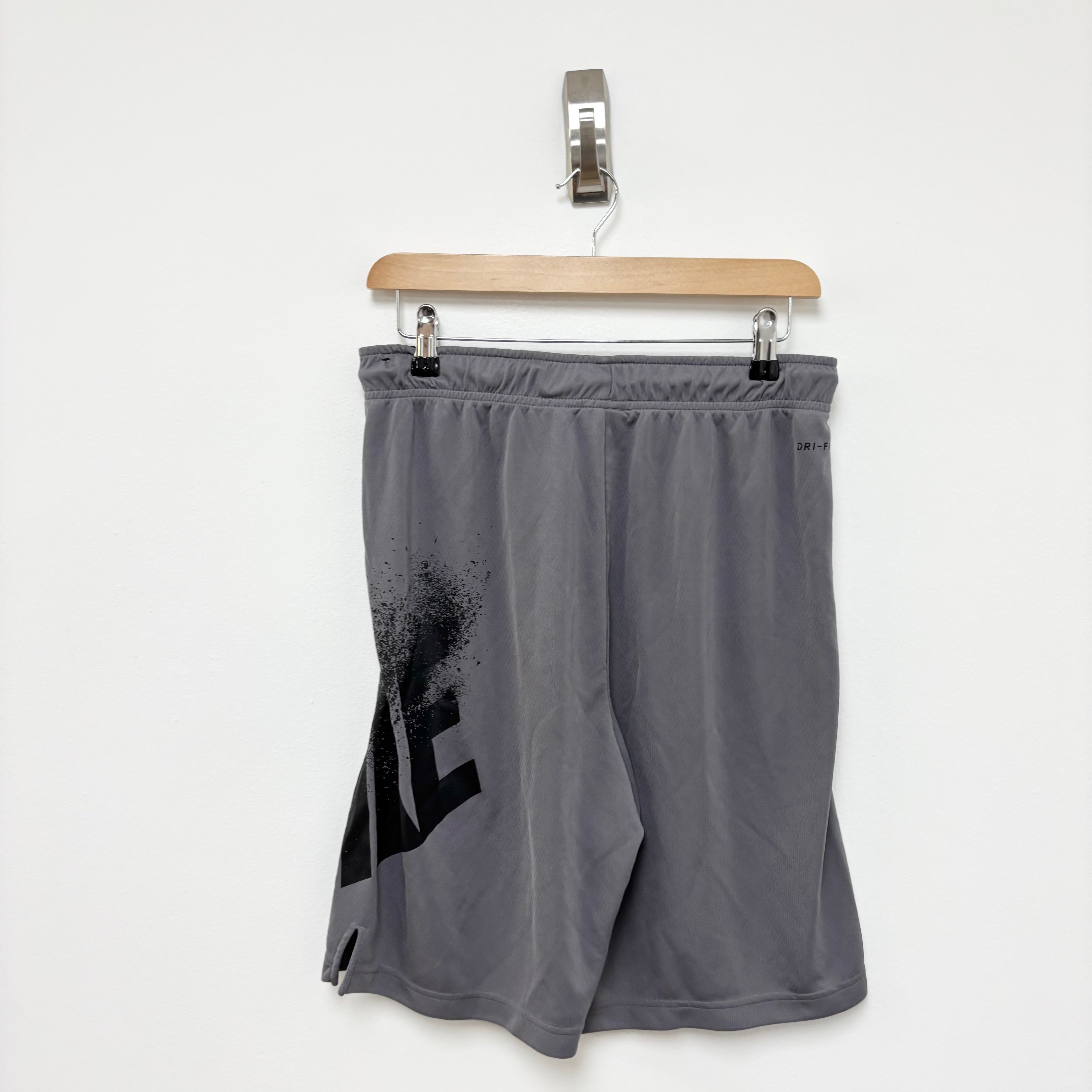 Nike Shorts Mens Medium Grey Dri Fit Running Sports Gym Athletic Pockets