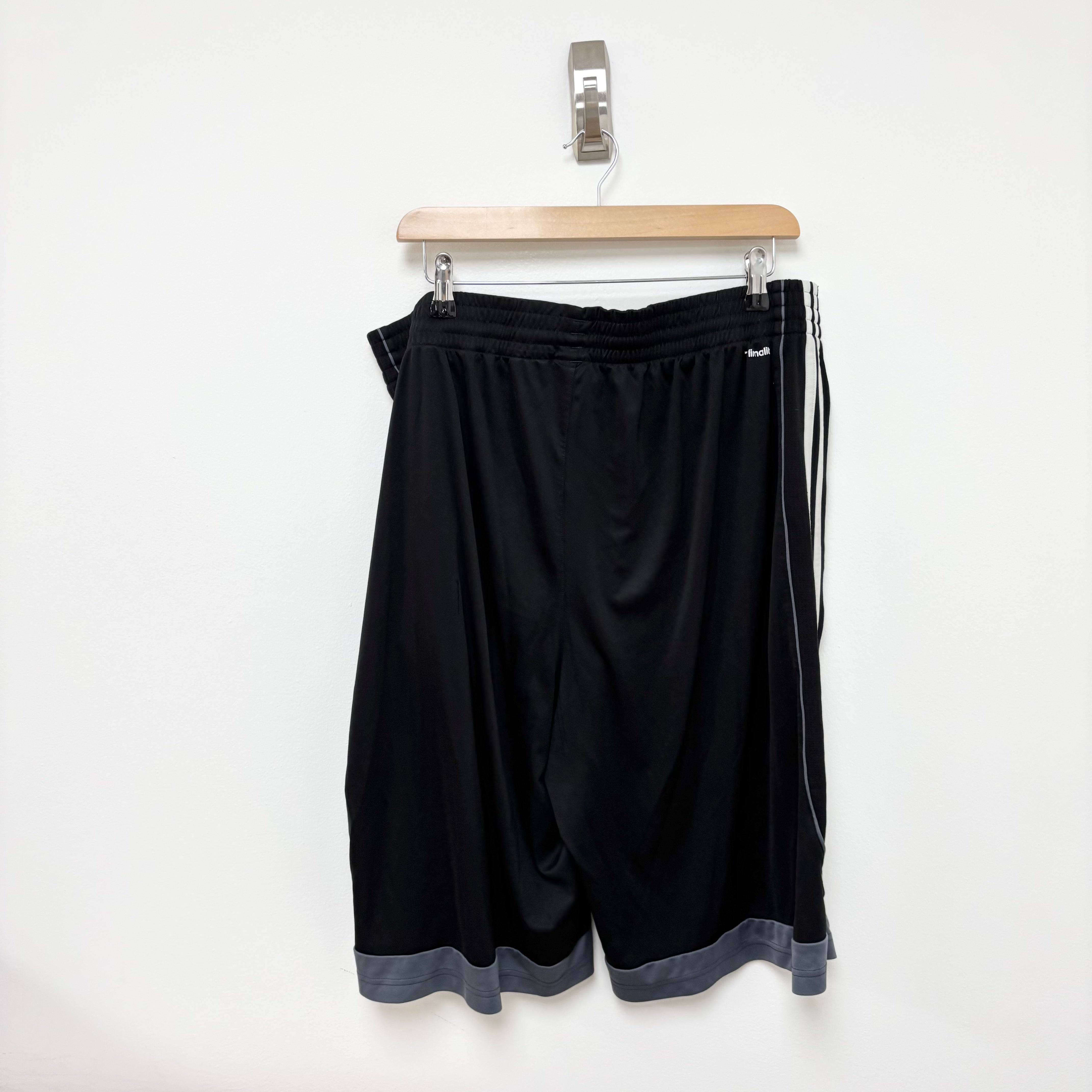 Adidas Shorts Mens XL Black Sports Running Gym Athletic Pockets (E)
