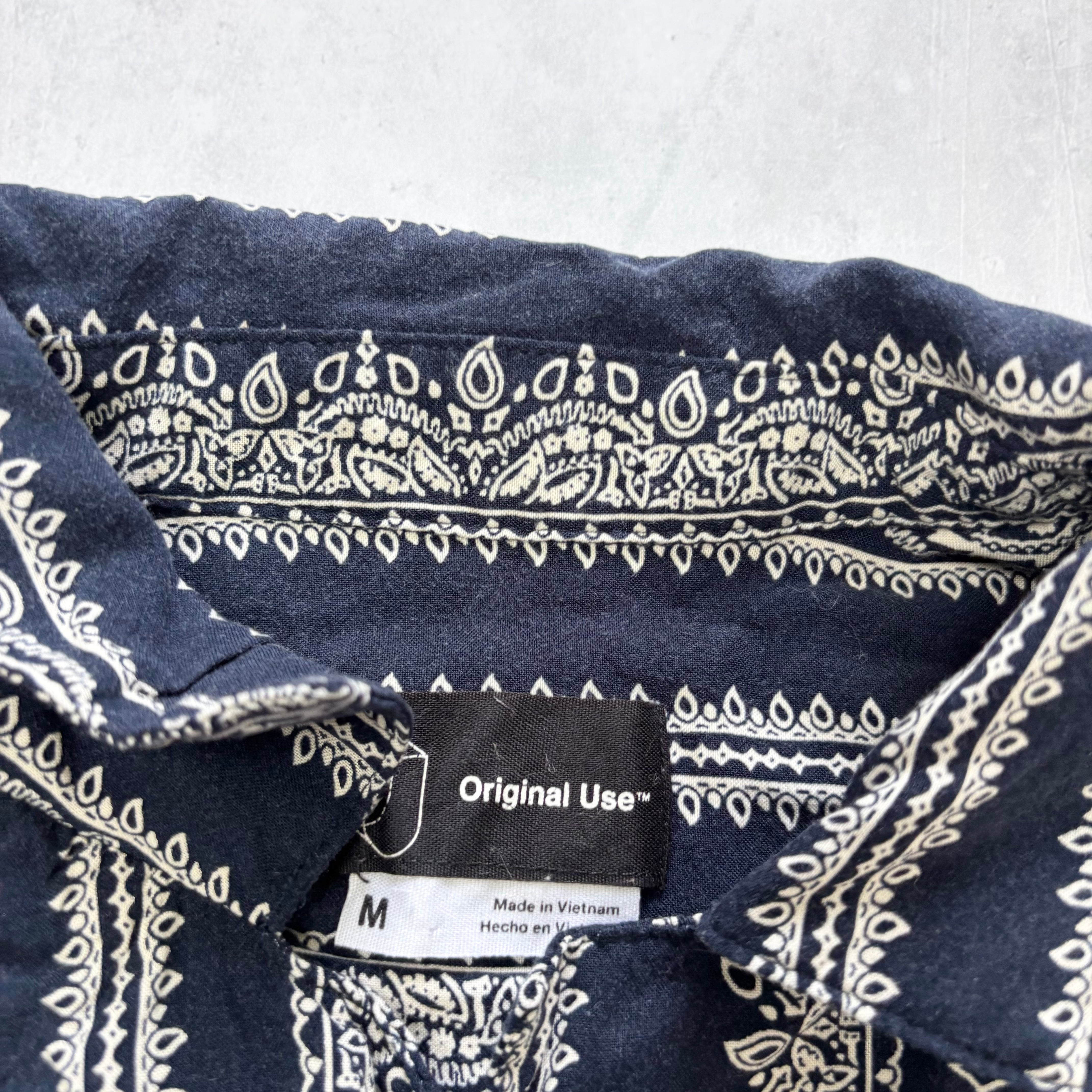 Hawaiian Shirt Mens Medium Navy Floral Aloha Short Sleeve Rayon (E)